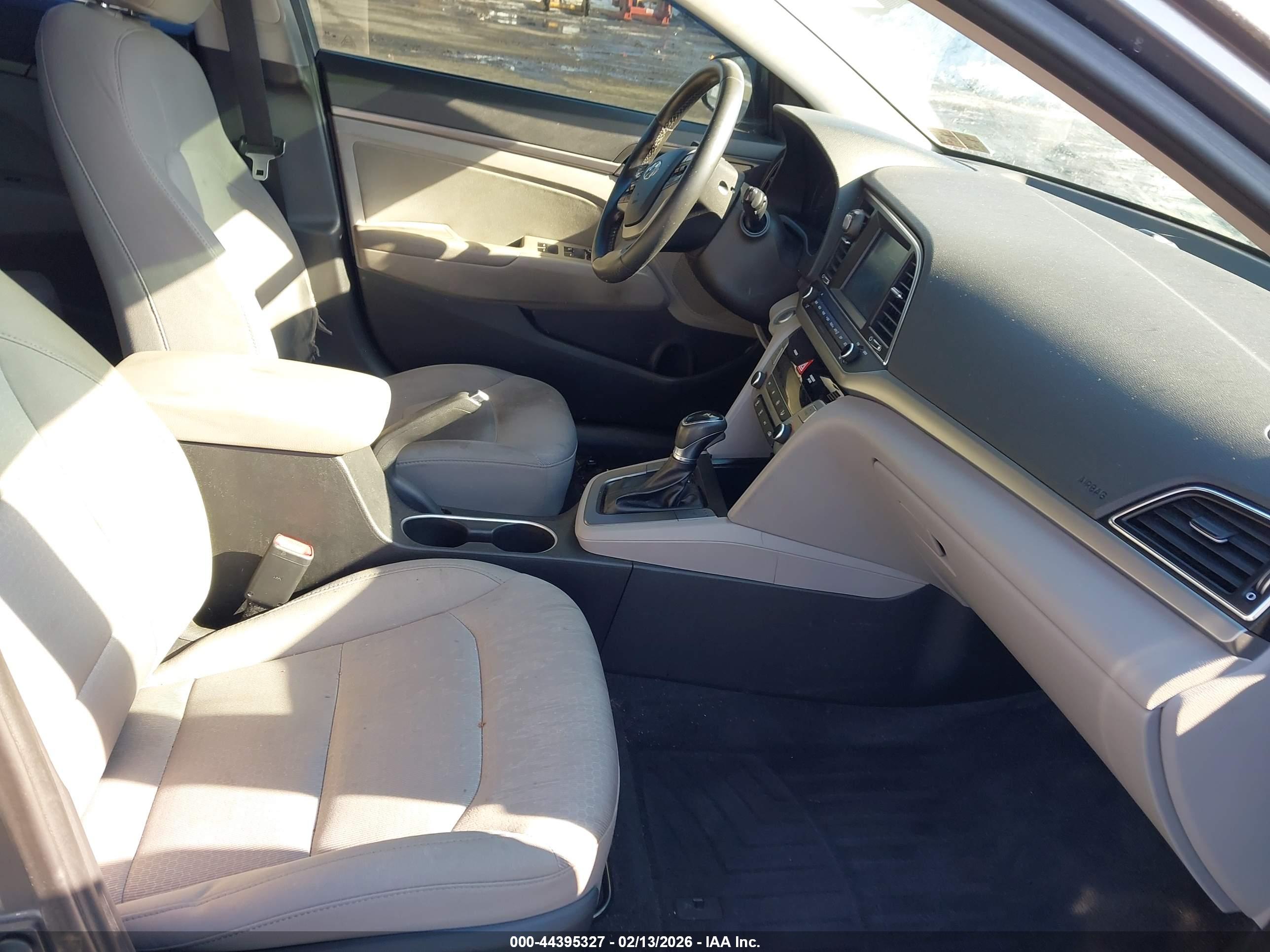 HYUNDAI ELANTRA image 5