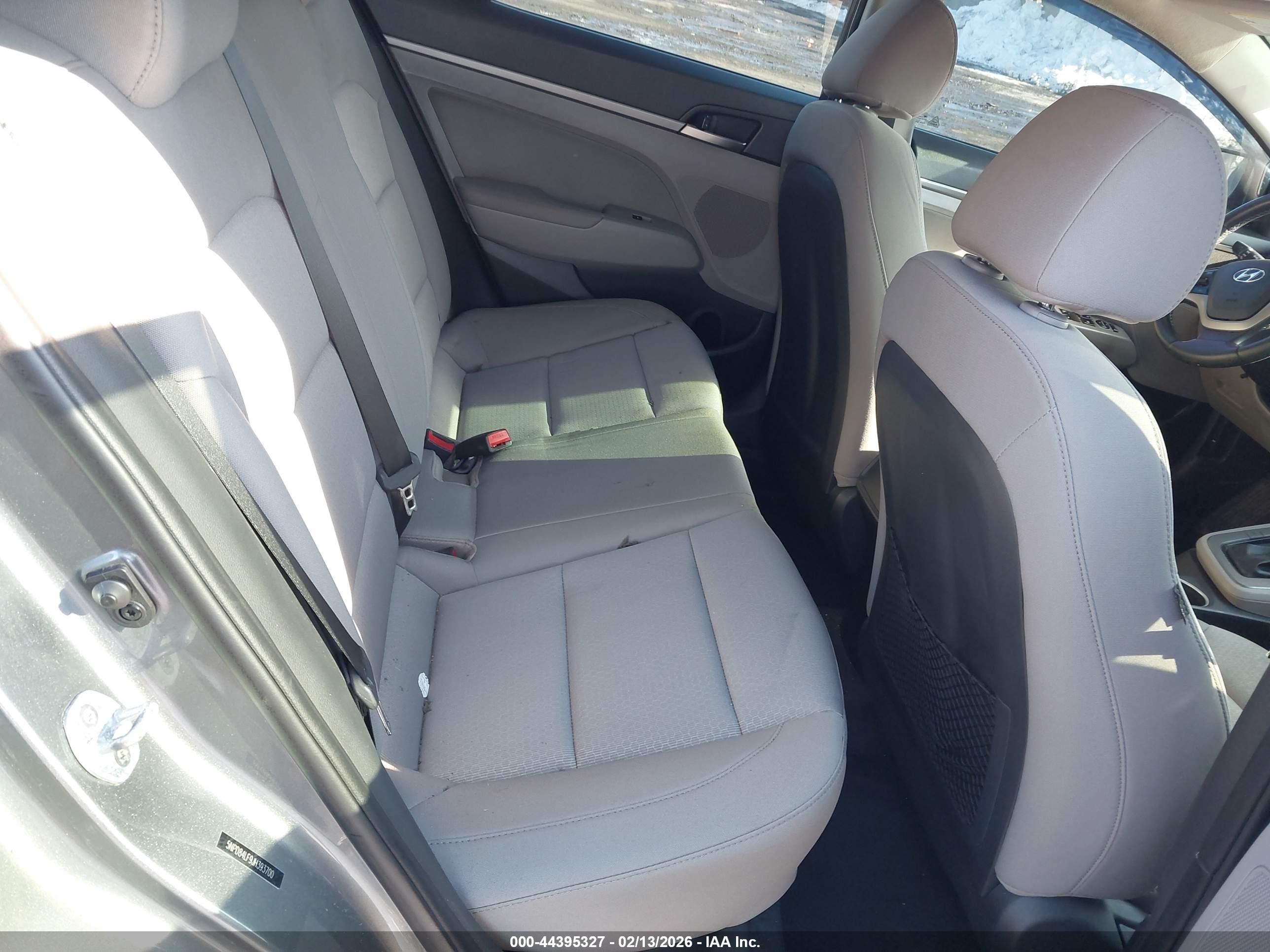 HYUNDAI ELANTRA image 8