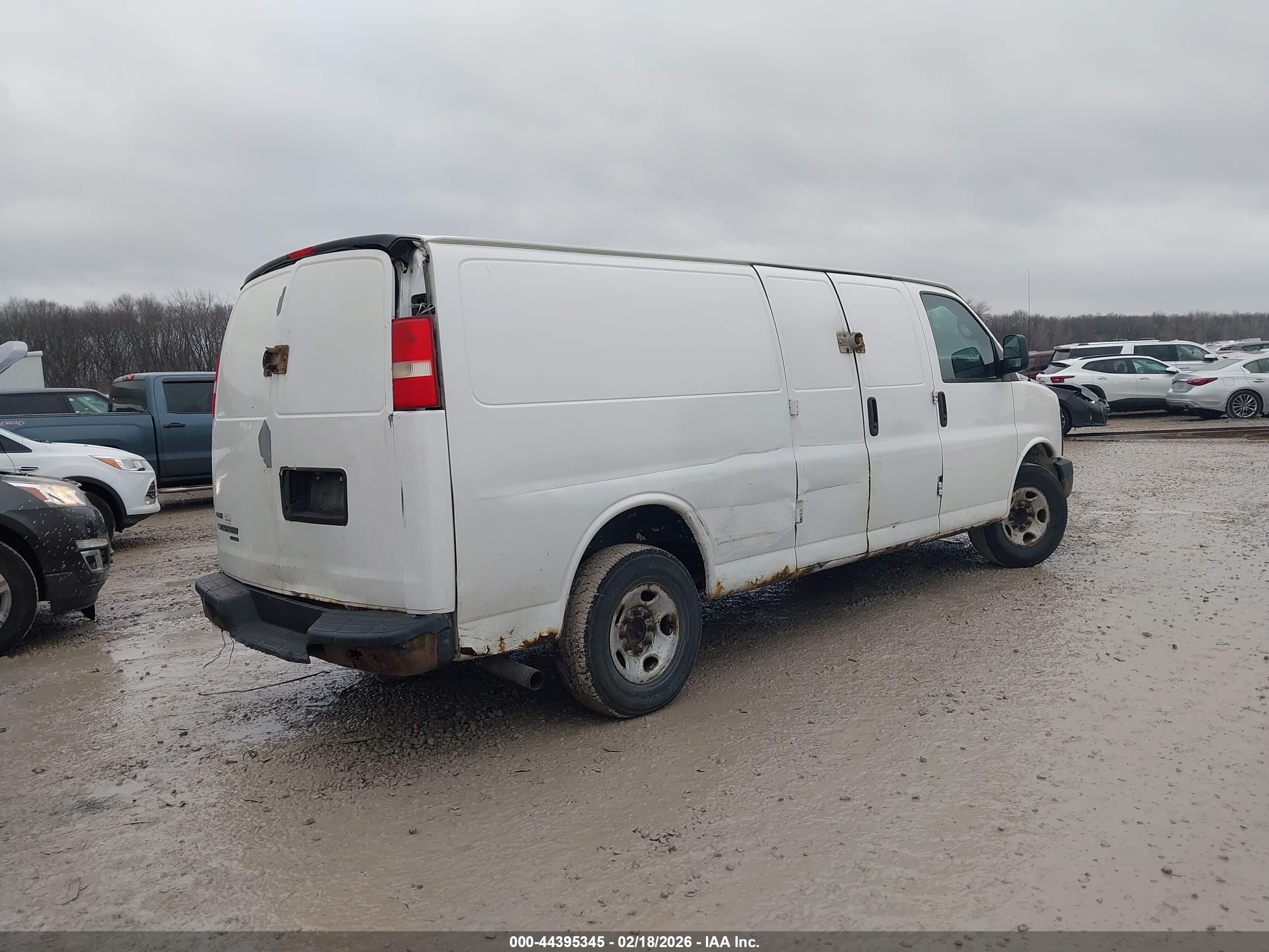 CHEVROLET EXPRESS image 4