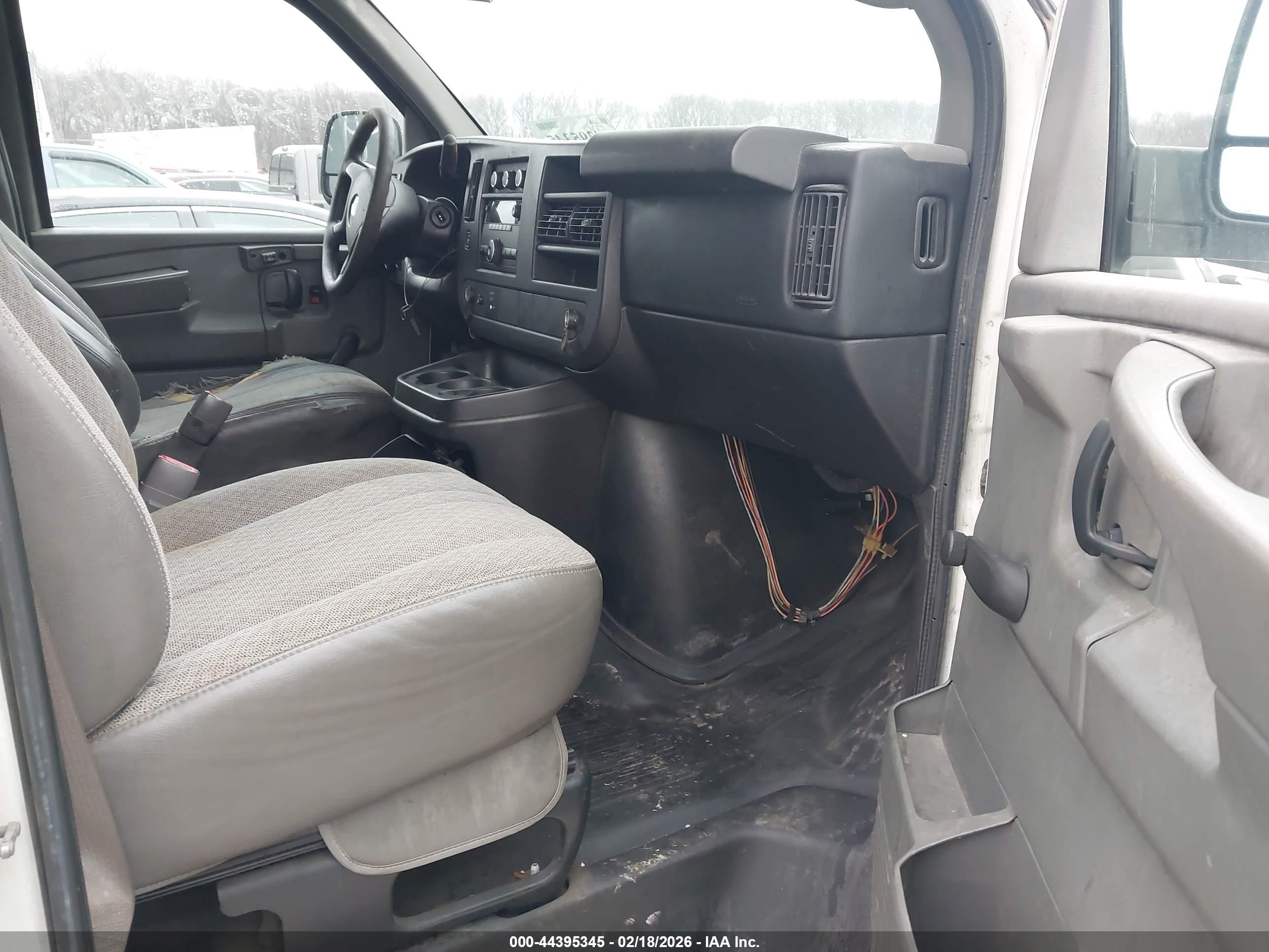 CHEVROLET EXPRESS image 5