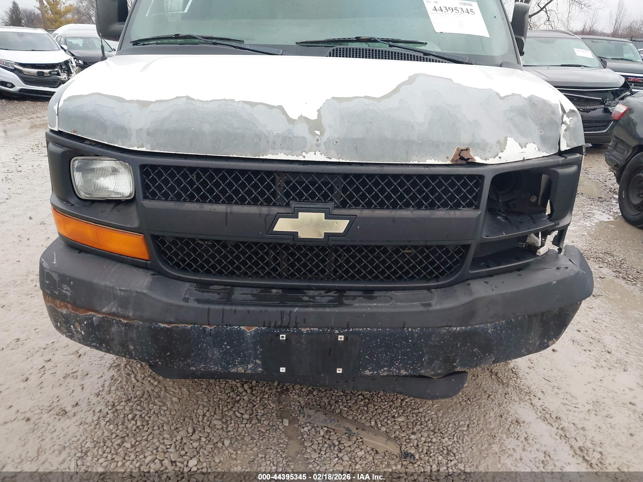 CHEVROLET EXPRESS image 6
