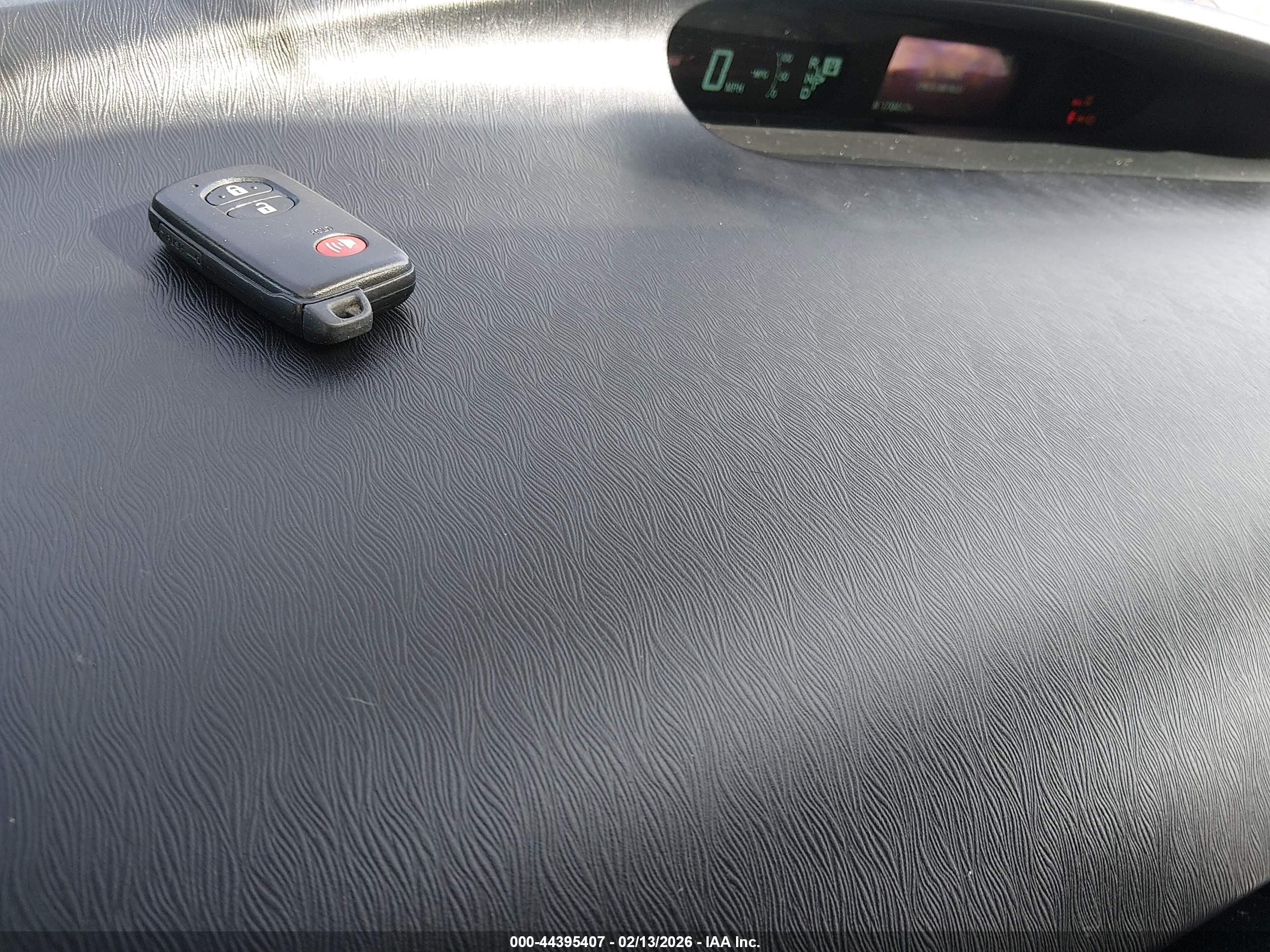 TOYOTA PRIUS image 11