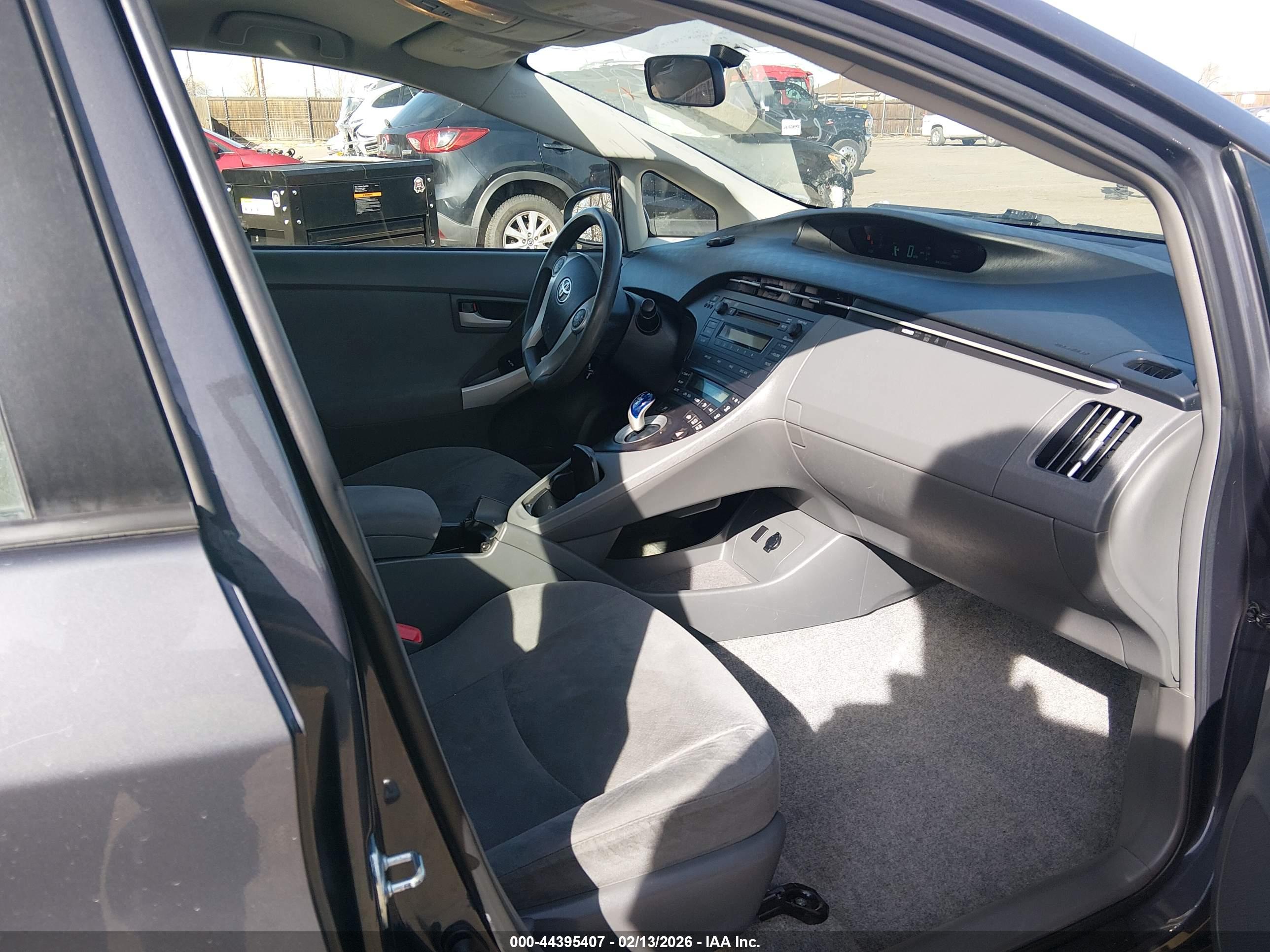 TOYOTA PRIUS image 5