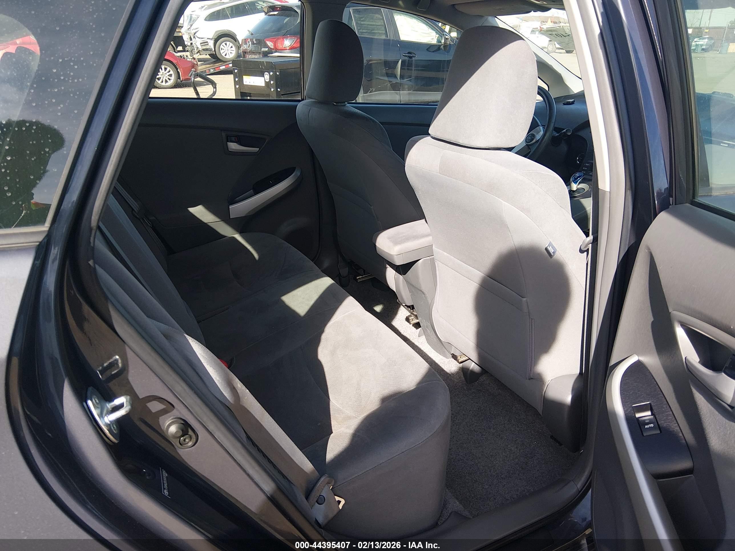 TOYOTA PRIUS image 8