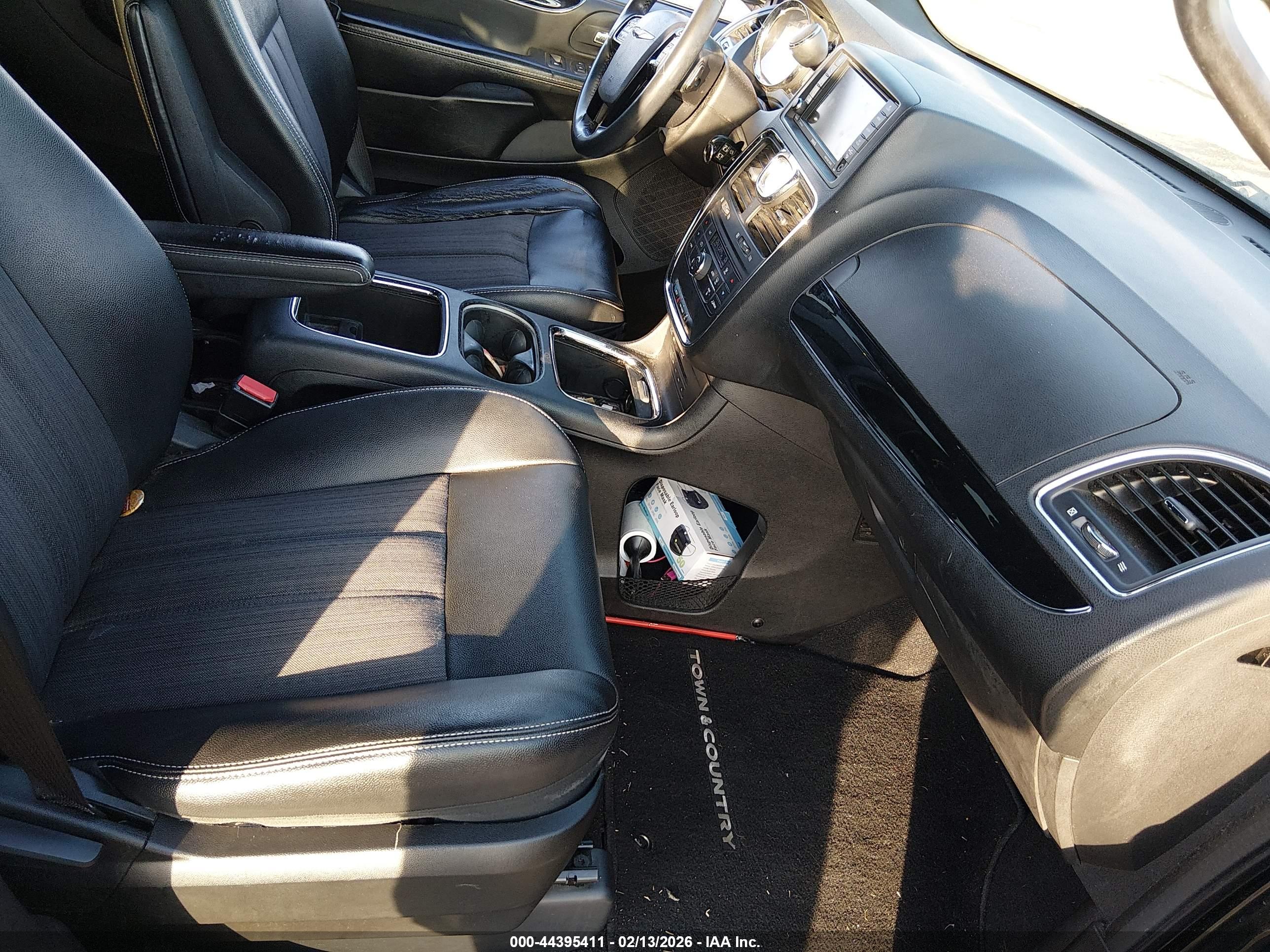 CHRYSLER TOWN image 5