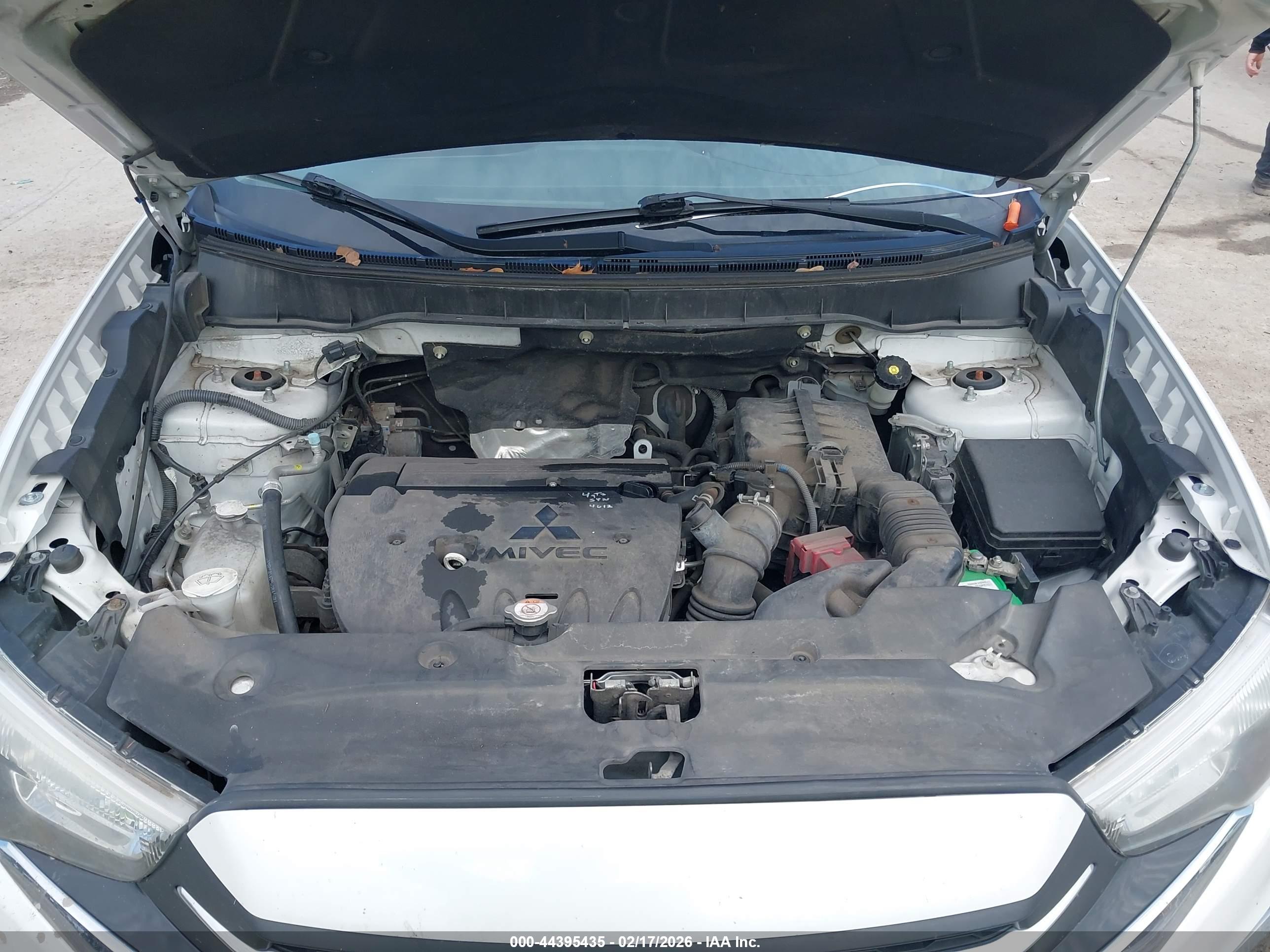 MITSUBISHI OUTLANDER image 10