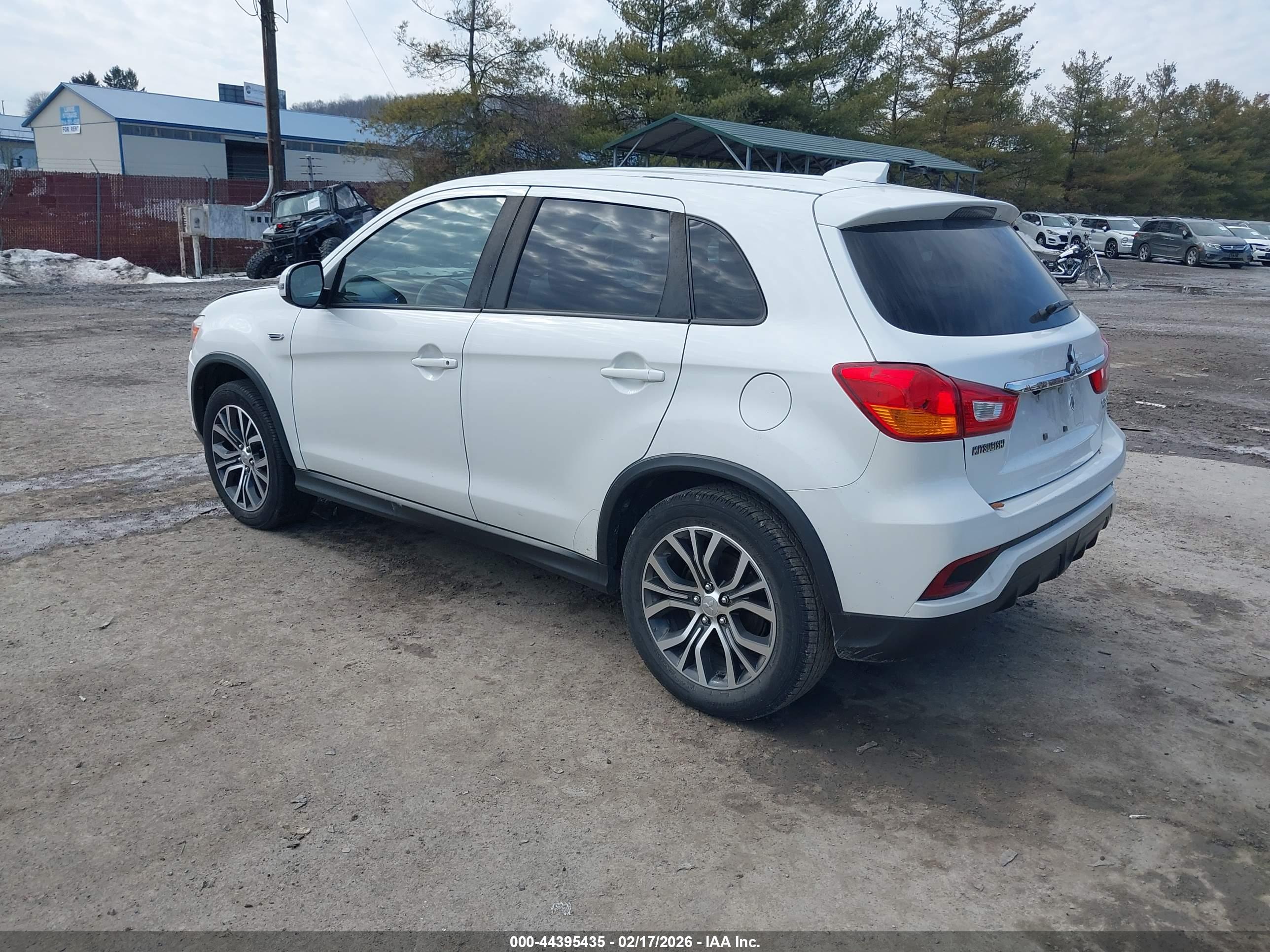 MITSUBISHI OUTLANDER image 3