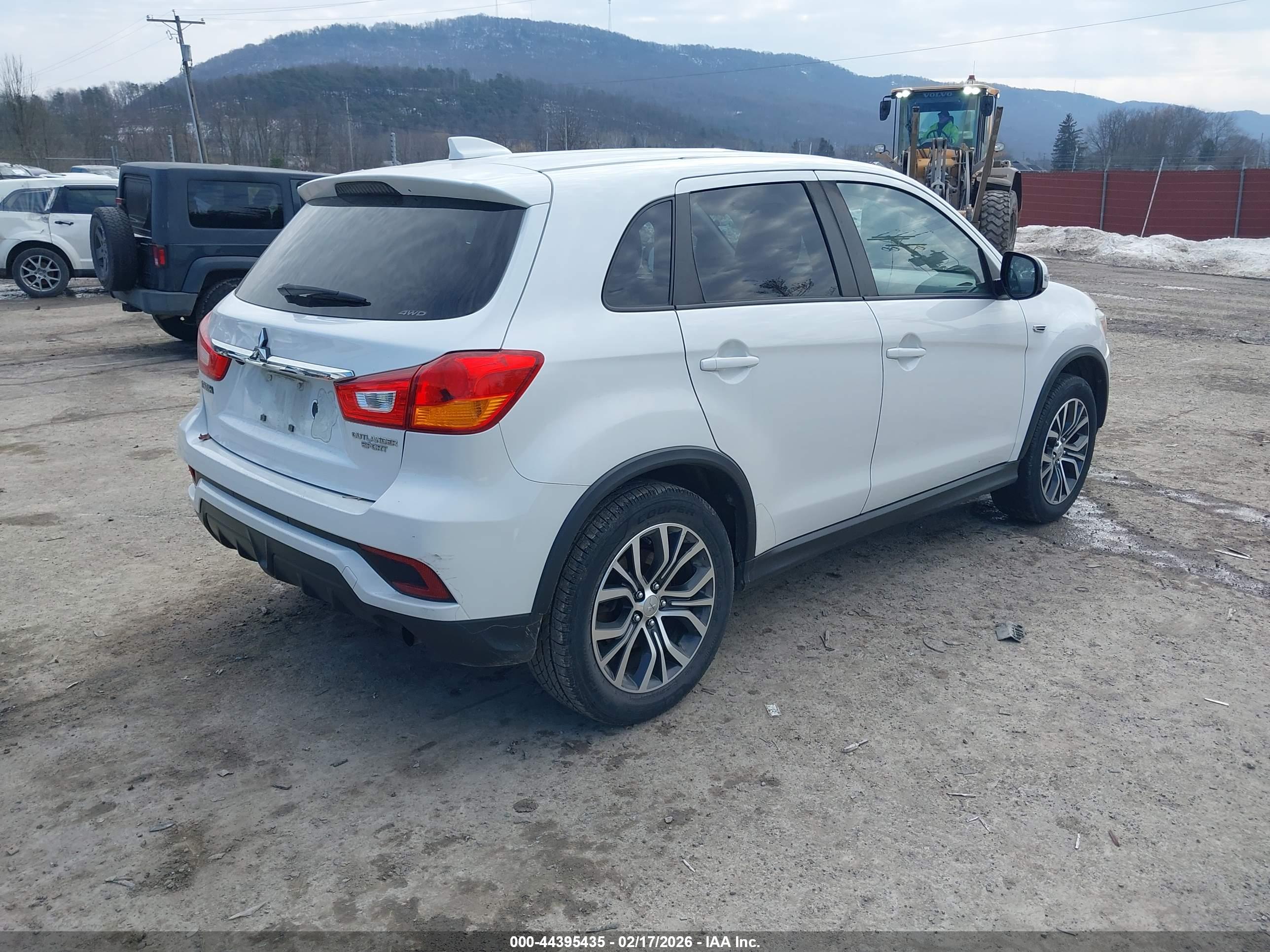 MITSUBISHI OUTLANDER image 4