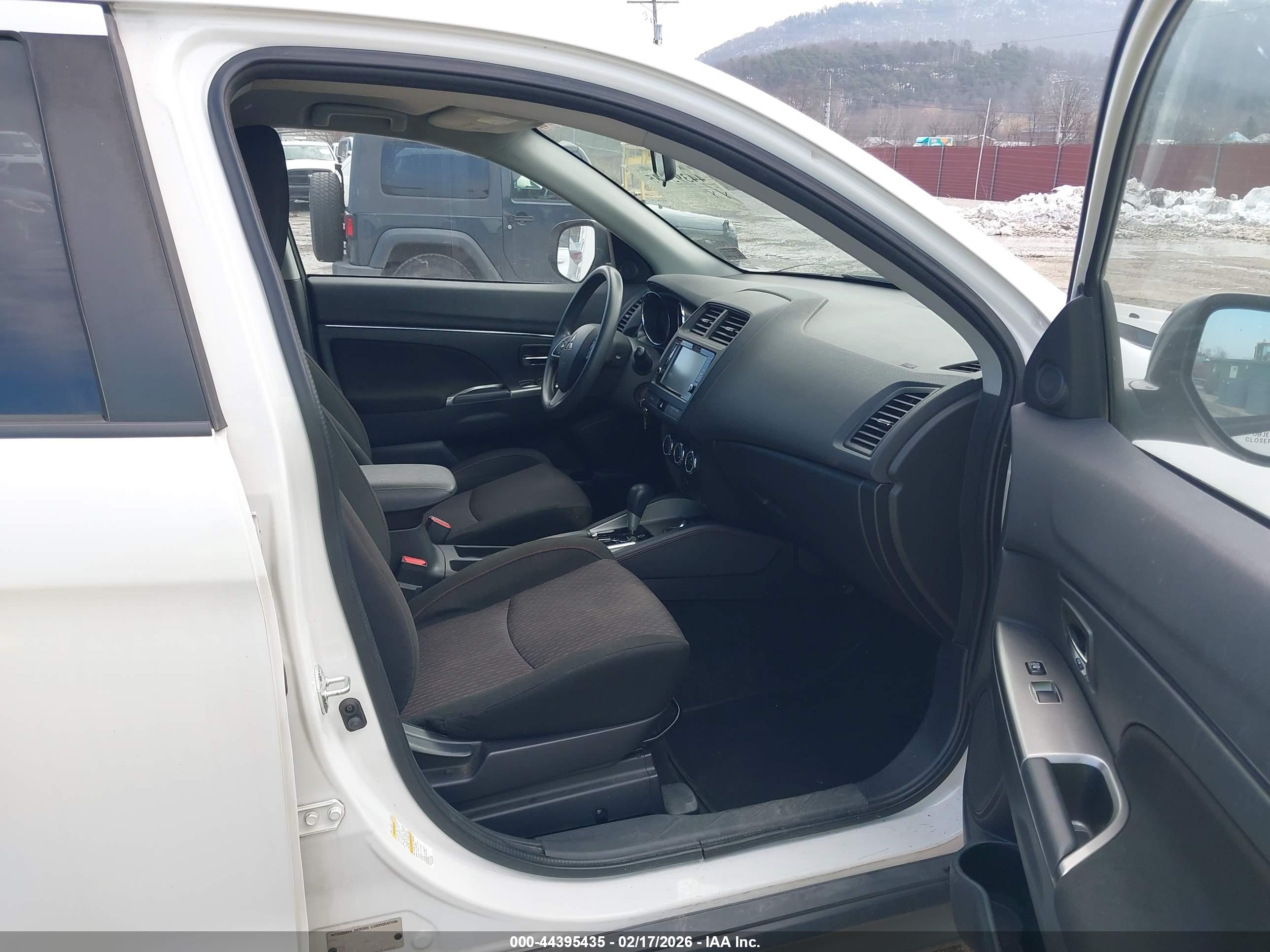 MITSUBISHI OUTLANDER image 5