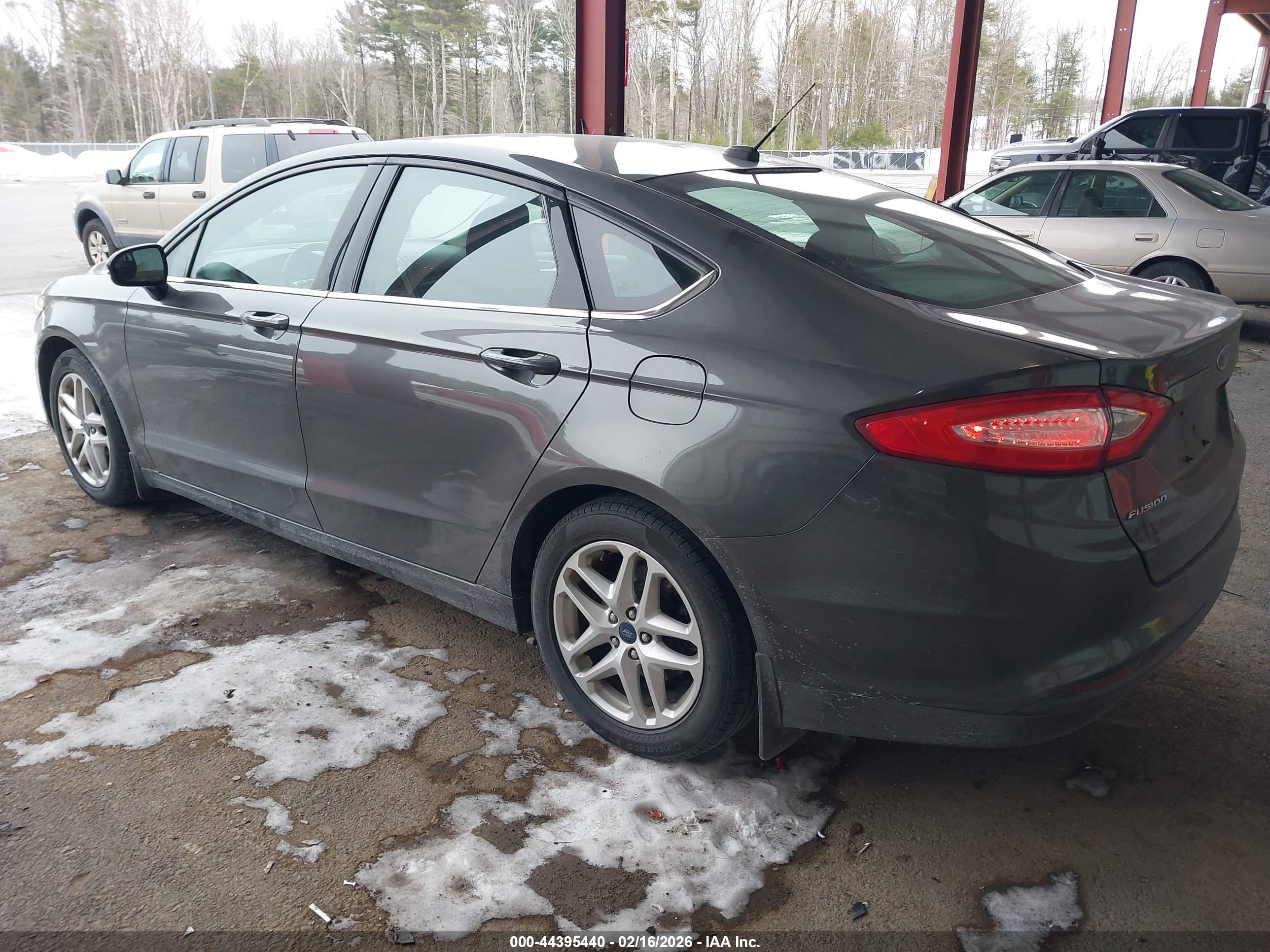 FORD FUSION image 3