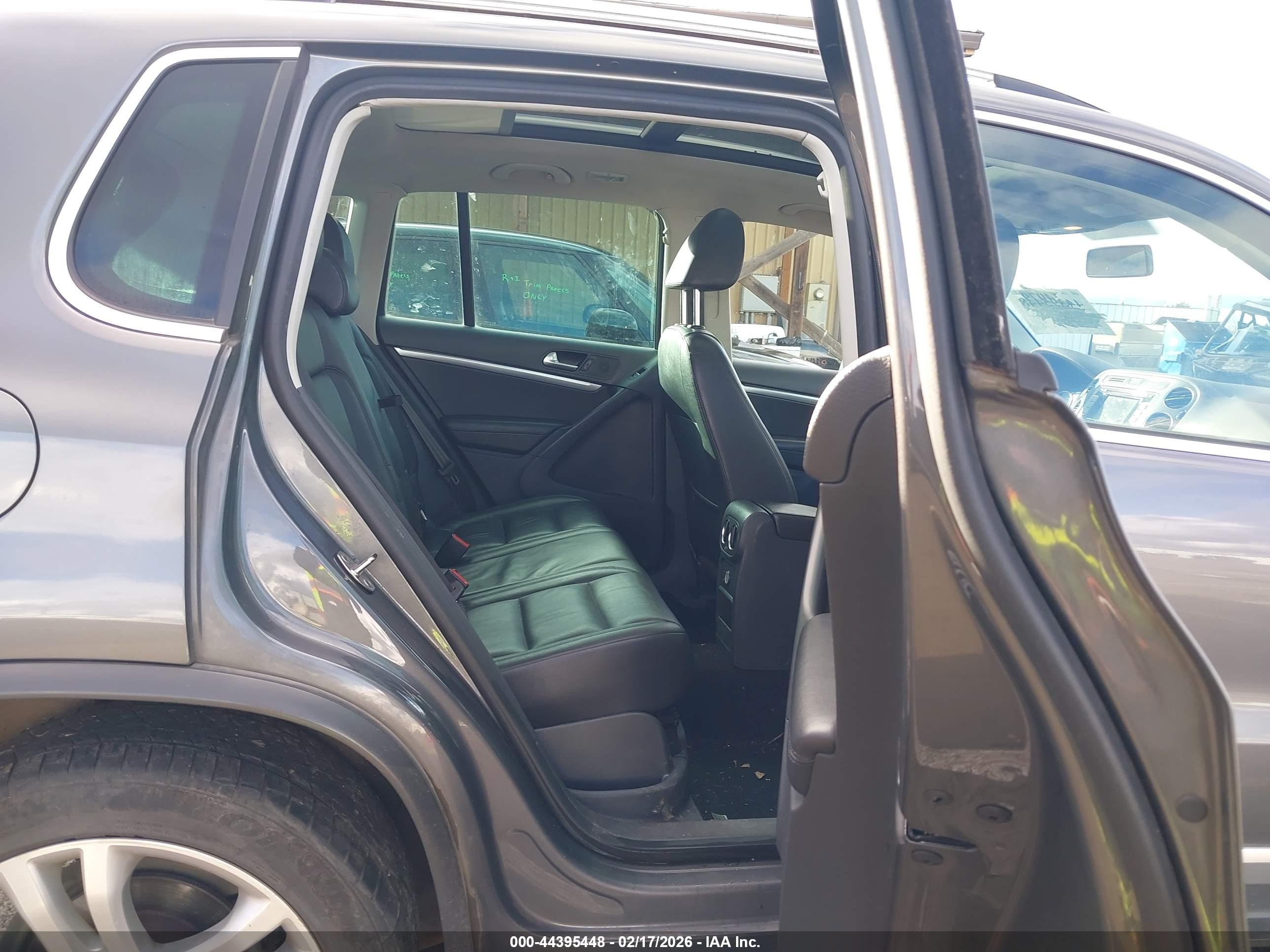 VOLKSWAGEN TIGUAN image 8
