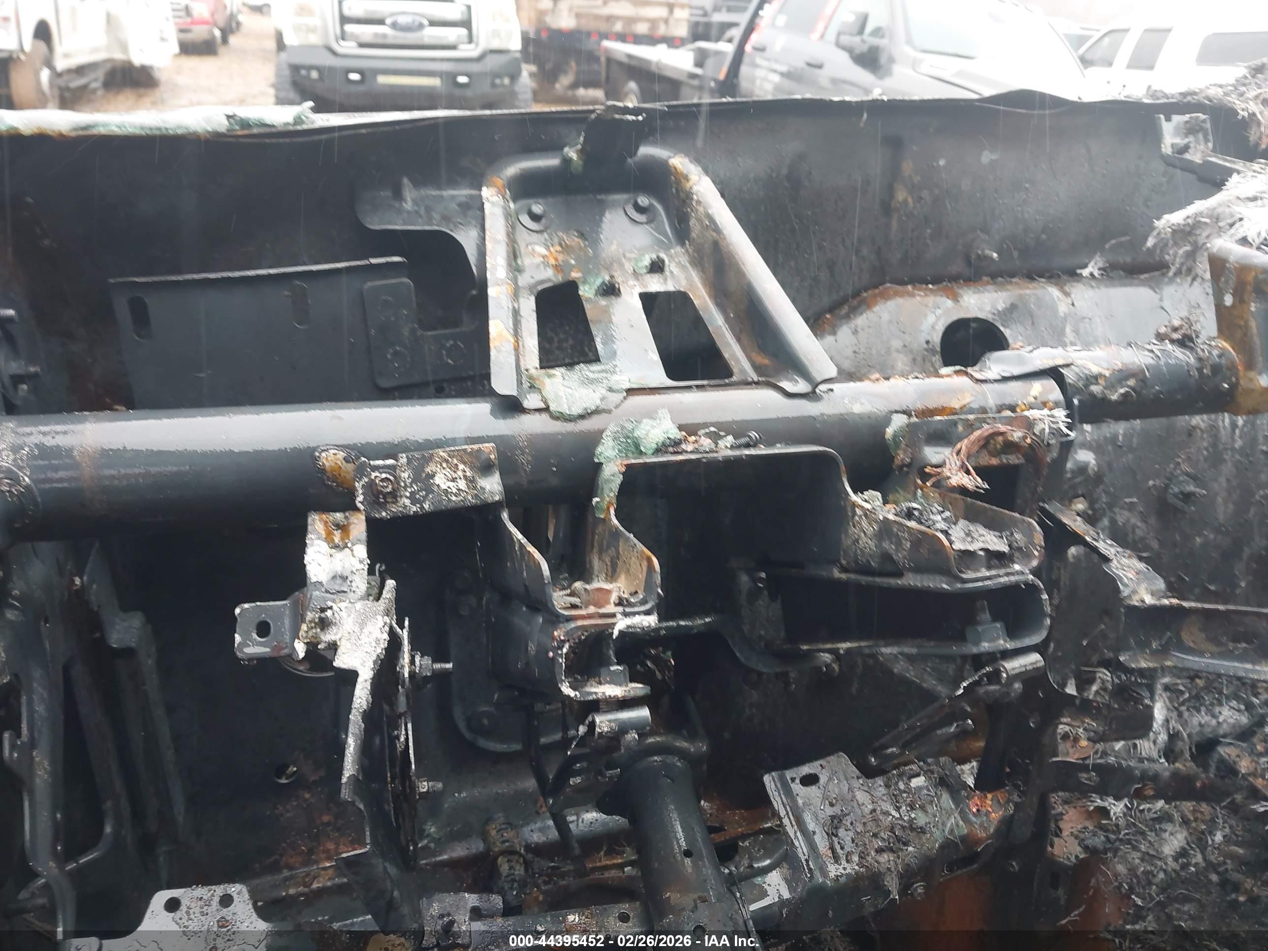 FORD F-750 image 6