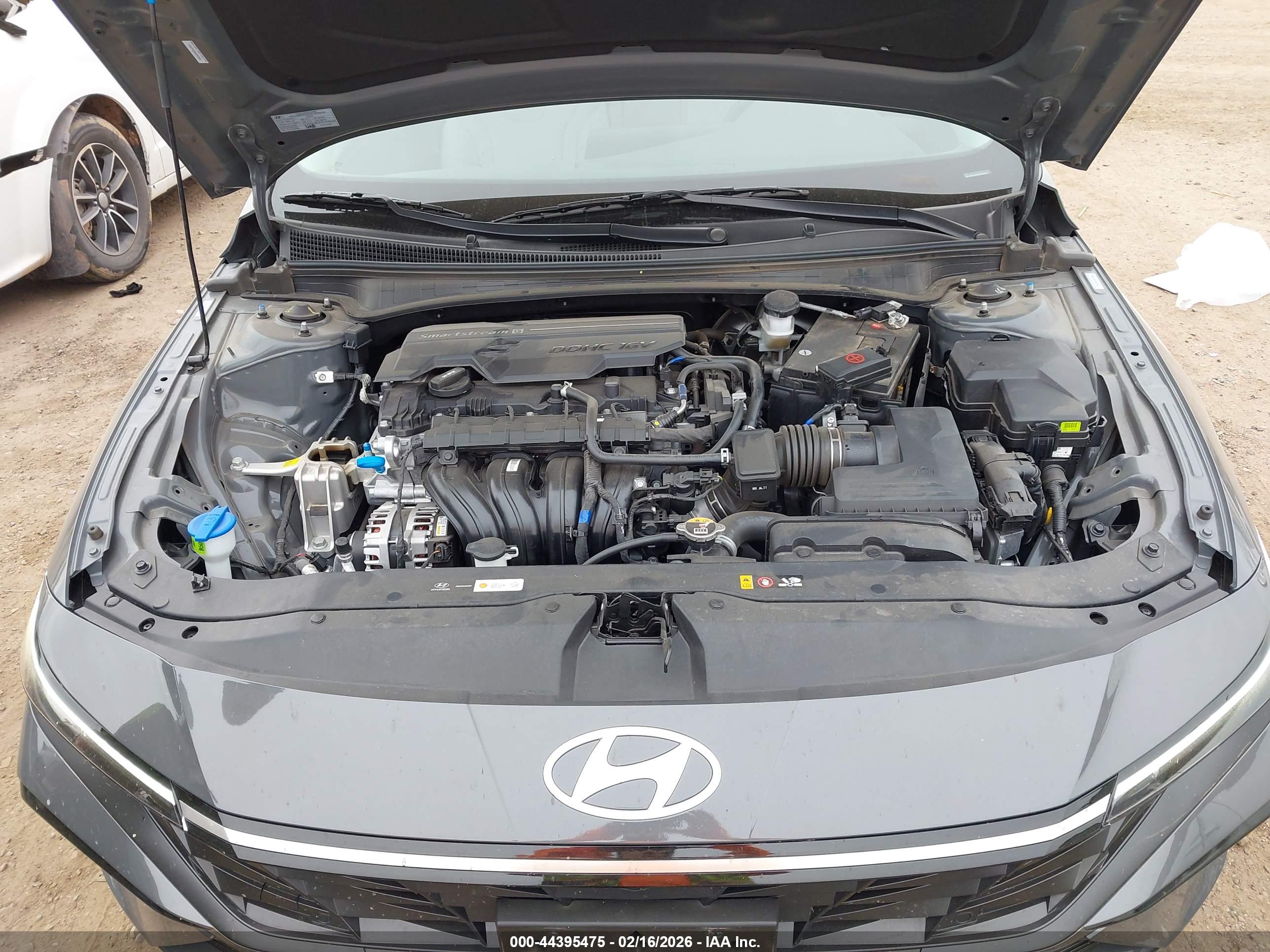 HYUNDAI ELANTRA image 10
