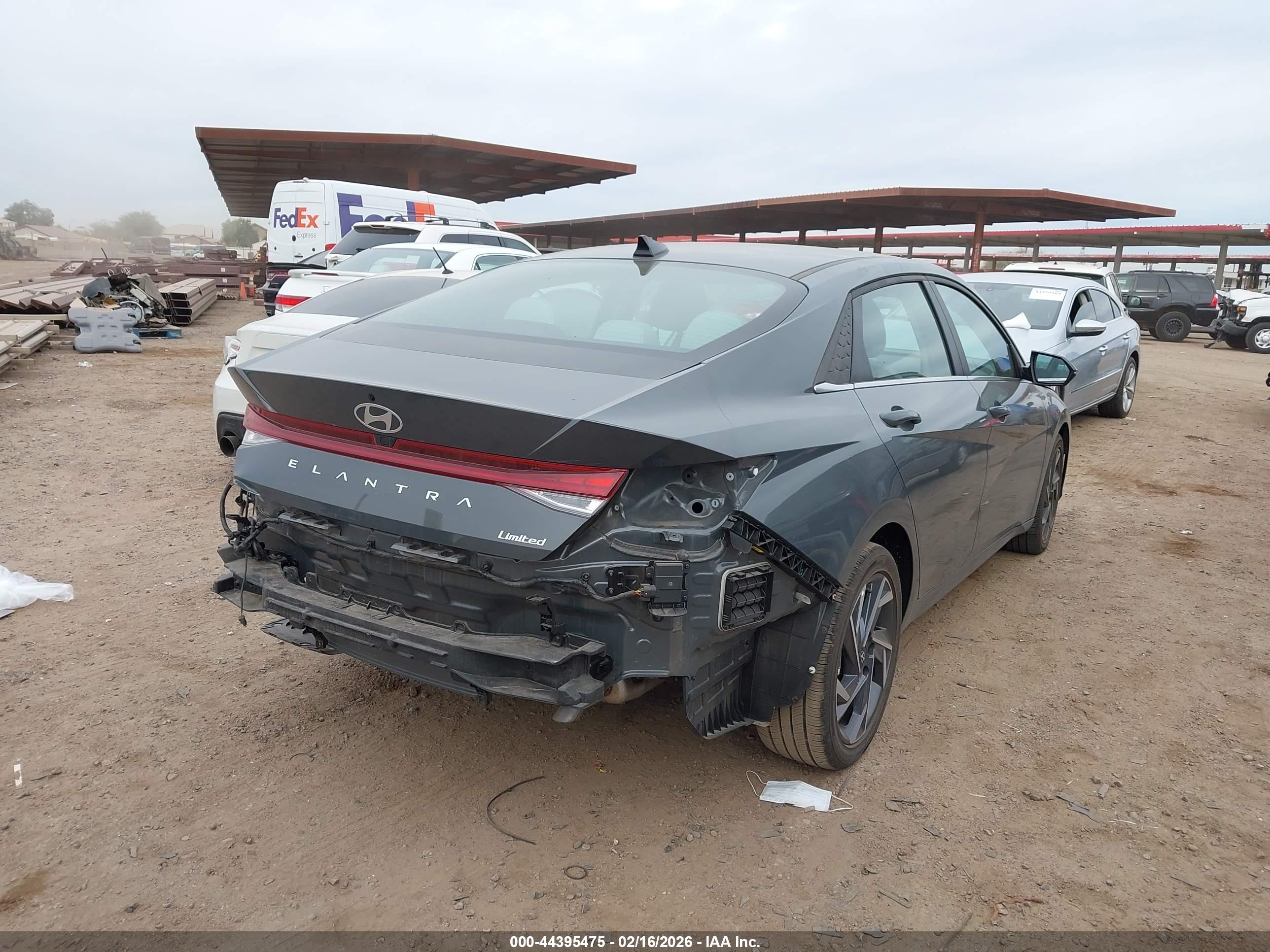HYUNDAI ELANTRA image 4