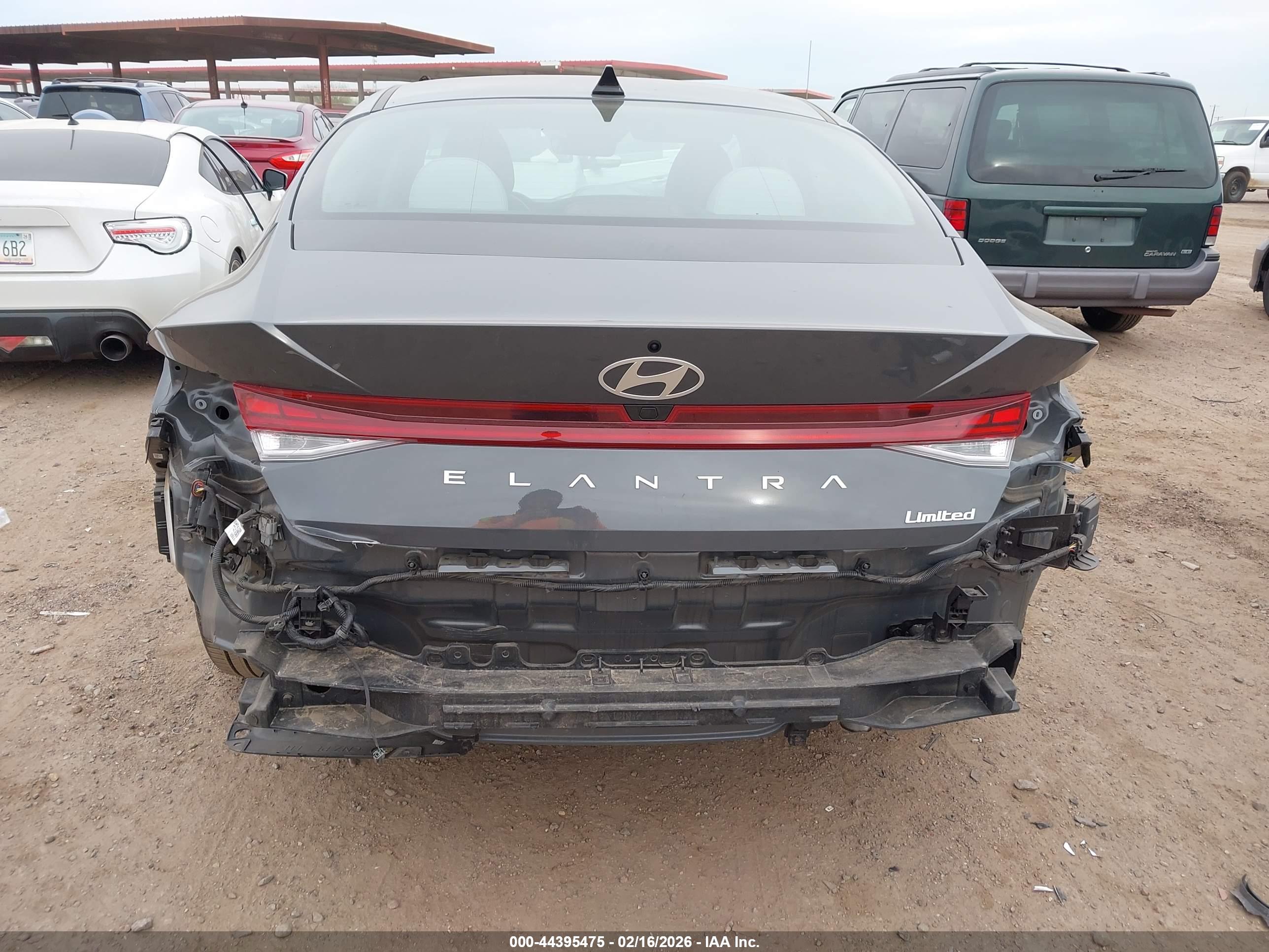 HYUNDAI ELANTRA image 6