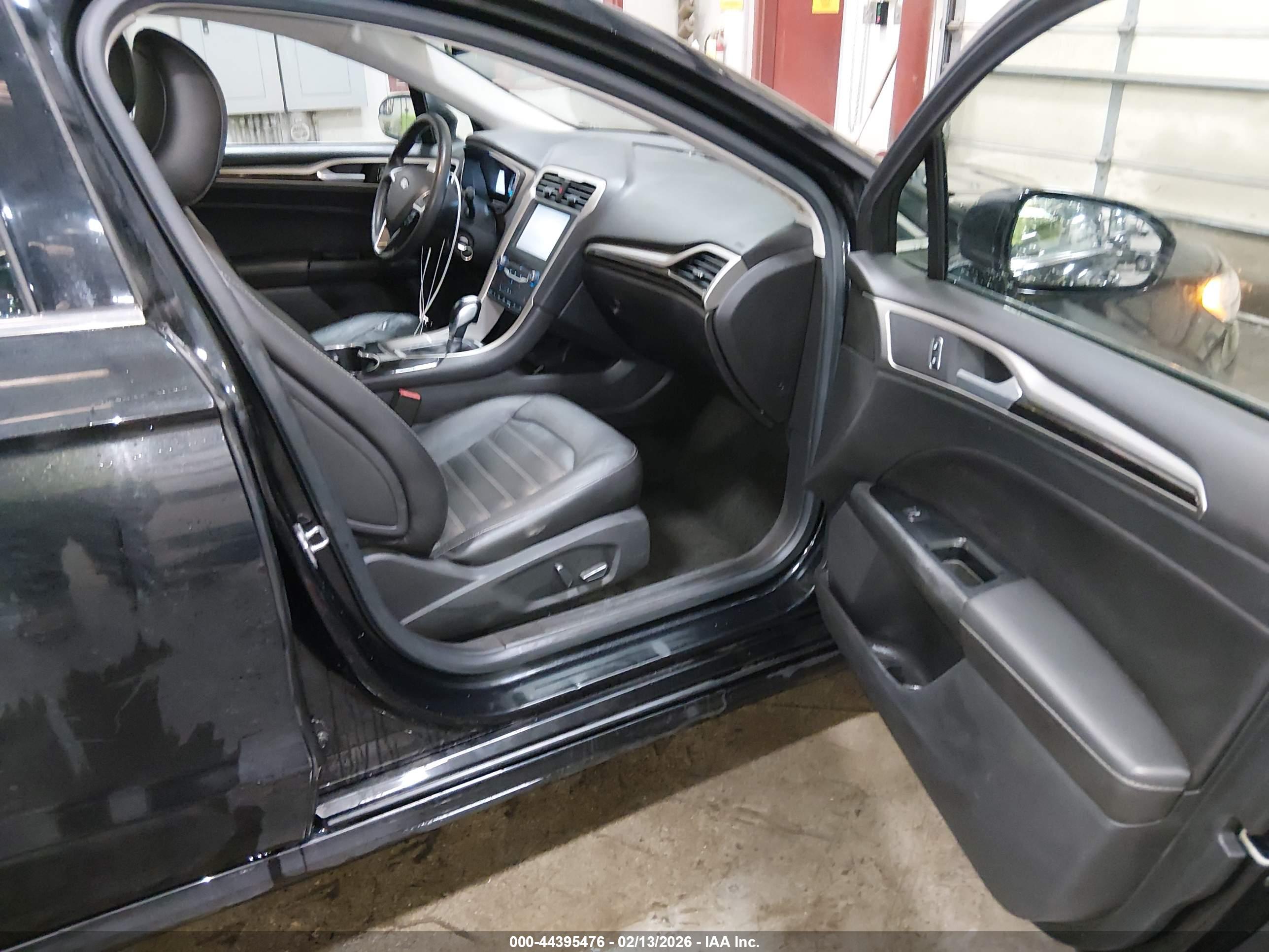 FORD FUSION image 5
