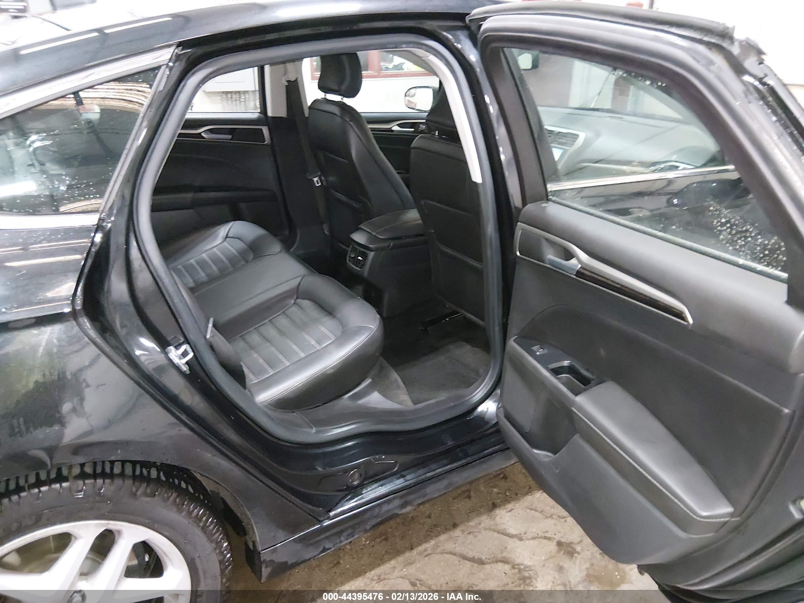 FORD FUSION image 8