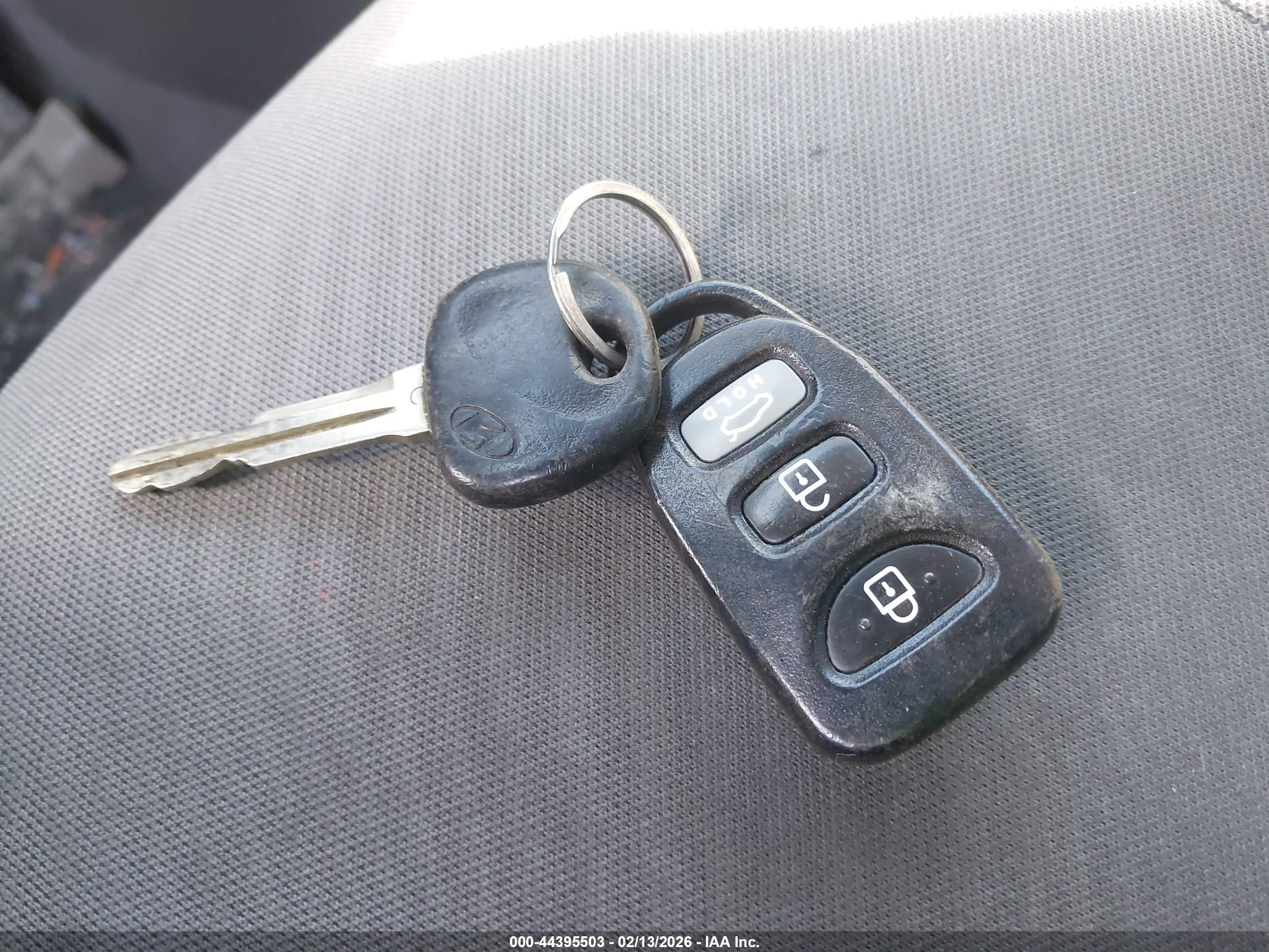 HYUNDAI ELANTRA image 11