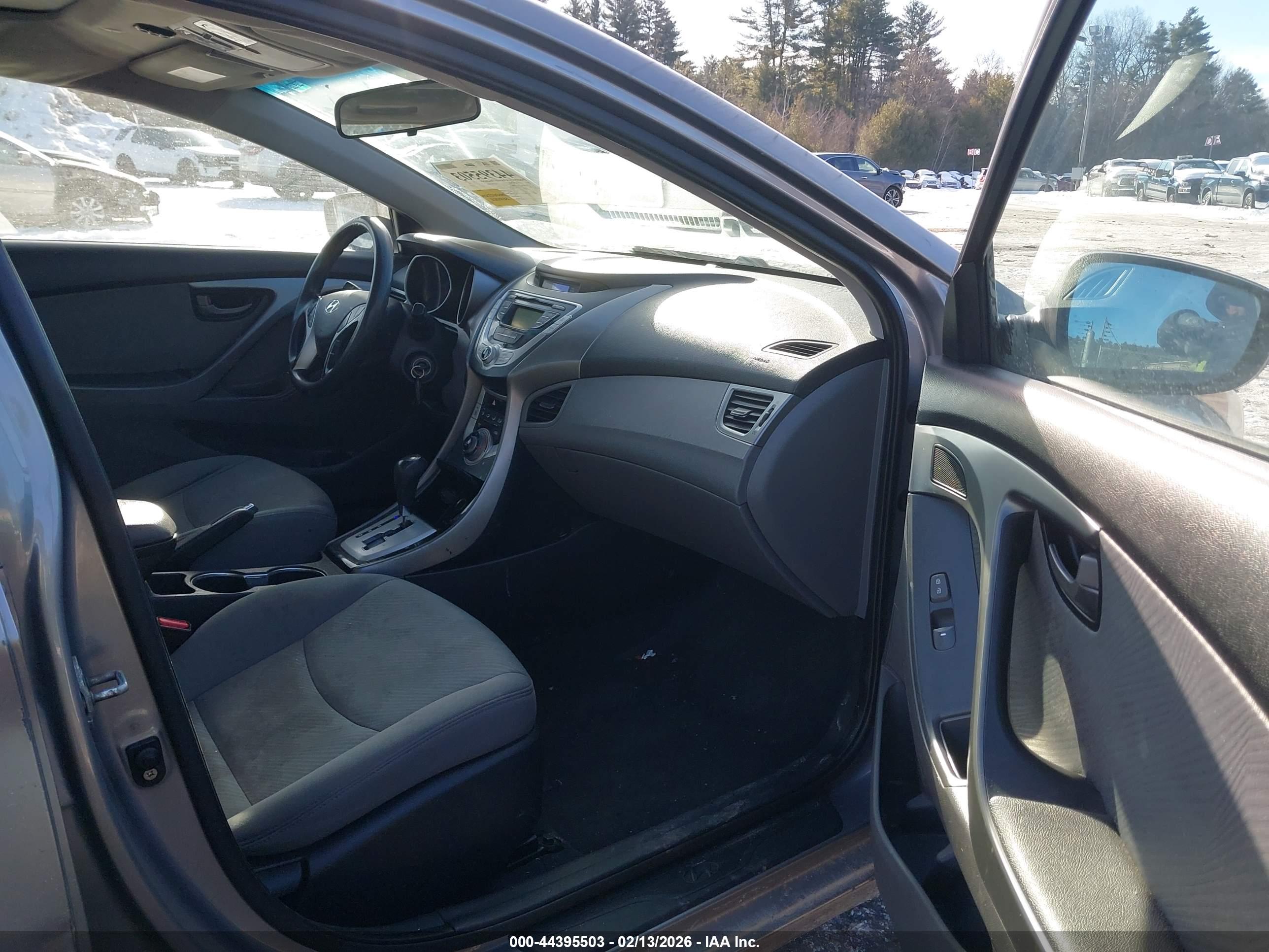 HYUNDAI ELANTRA image 5