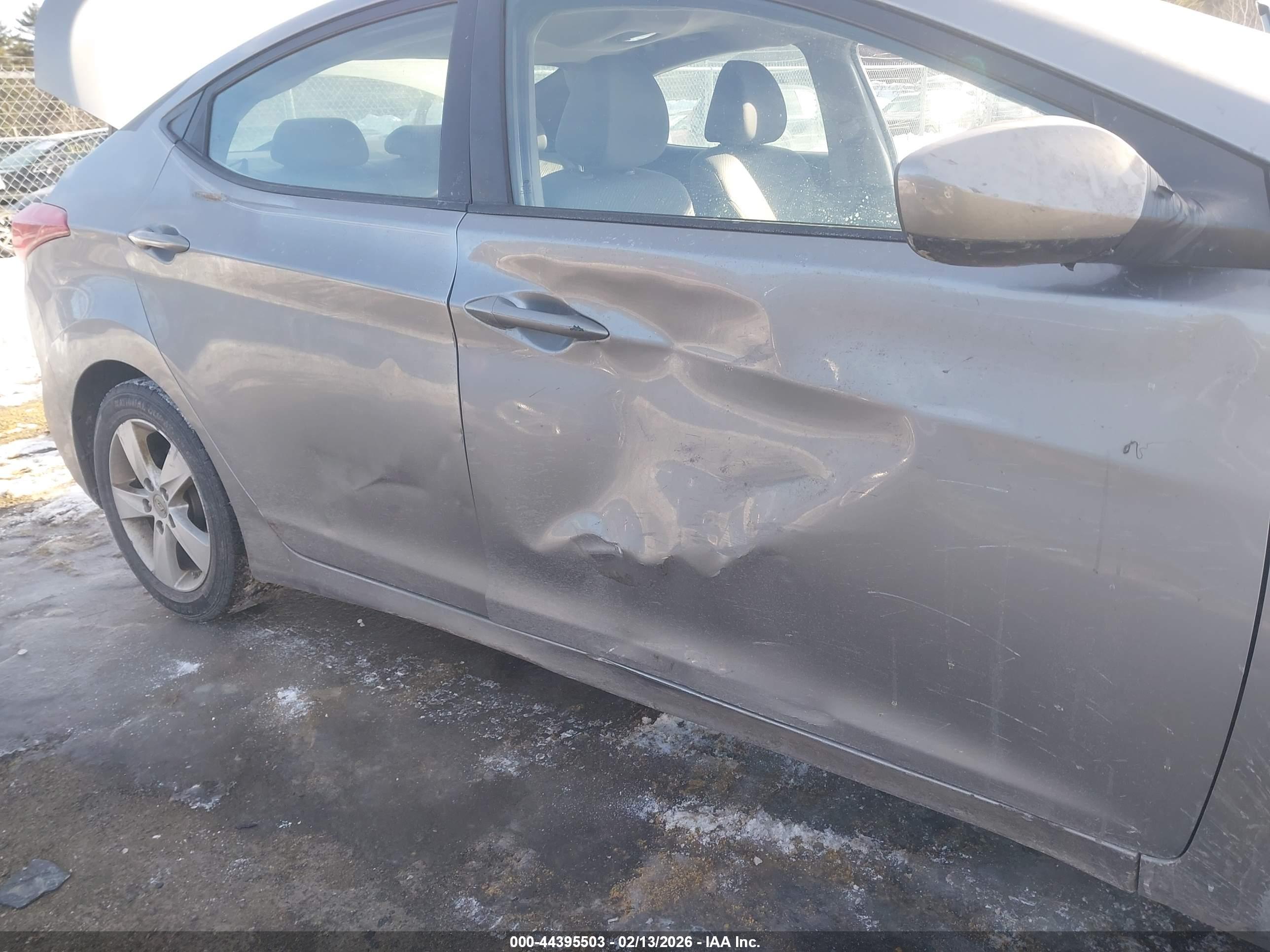 HYUNDAI ELANTRA image 6