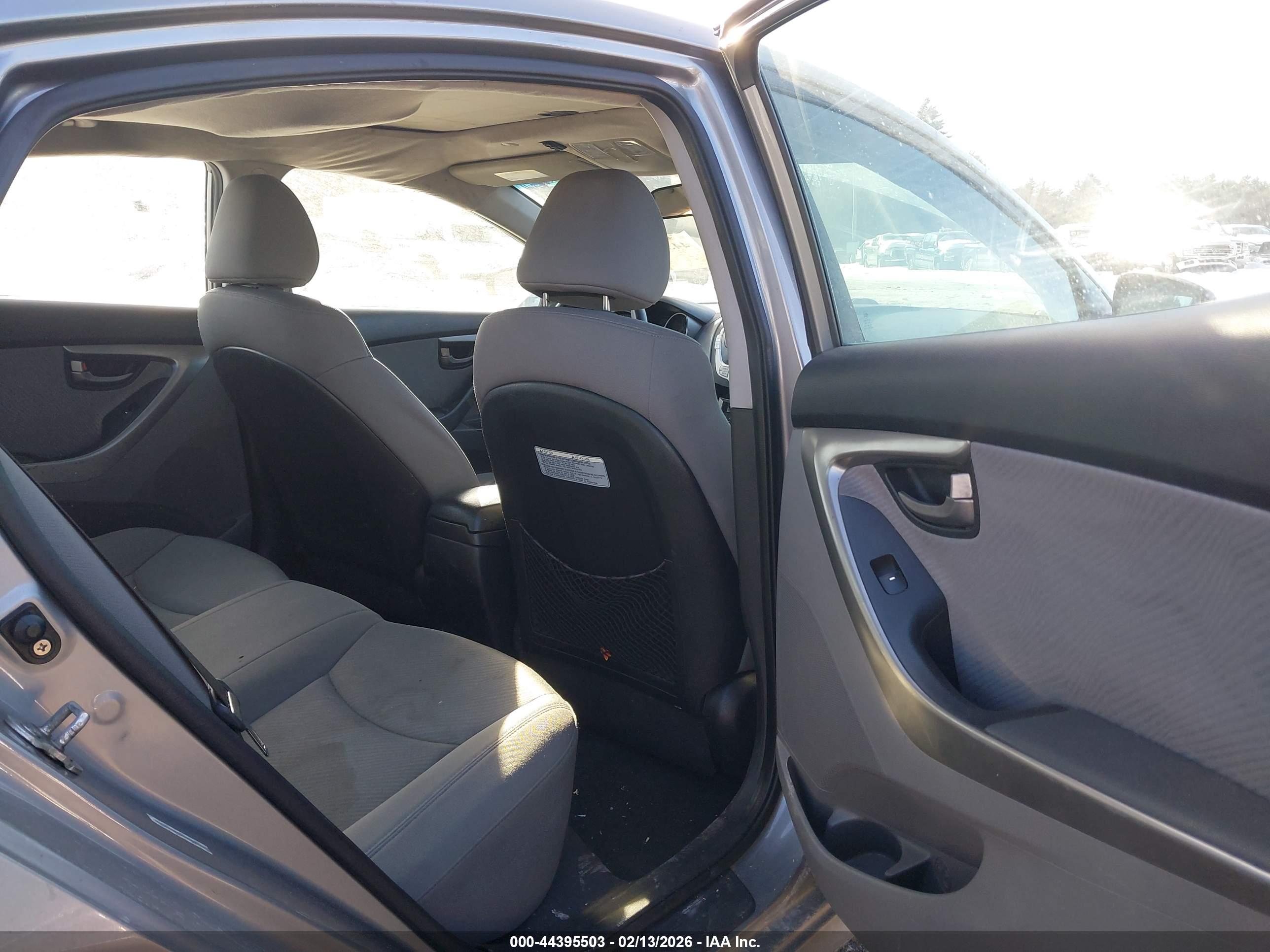 HYUNDAI ELANTRA image 8