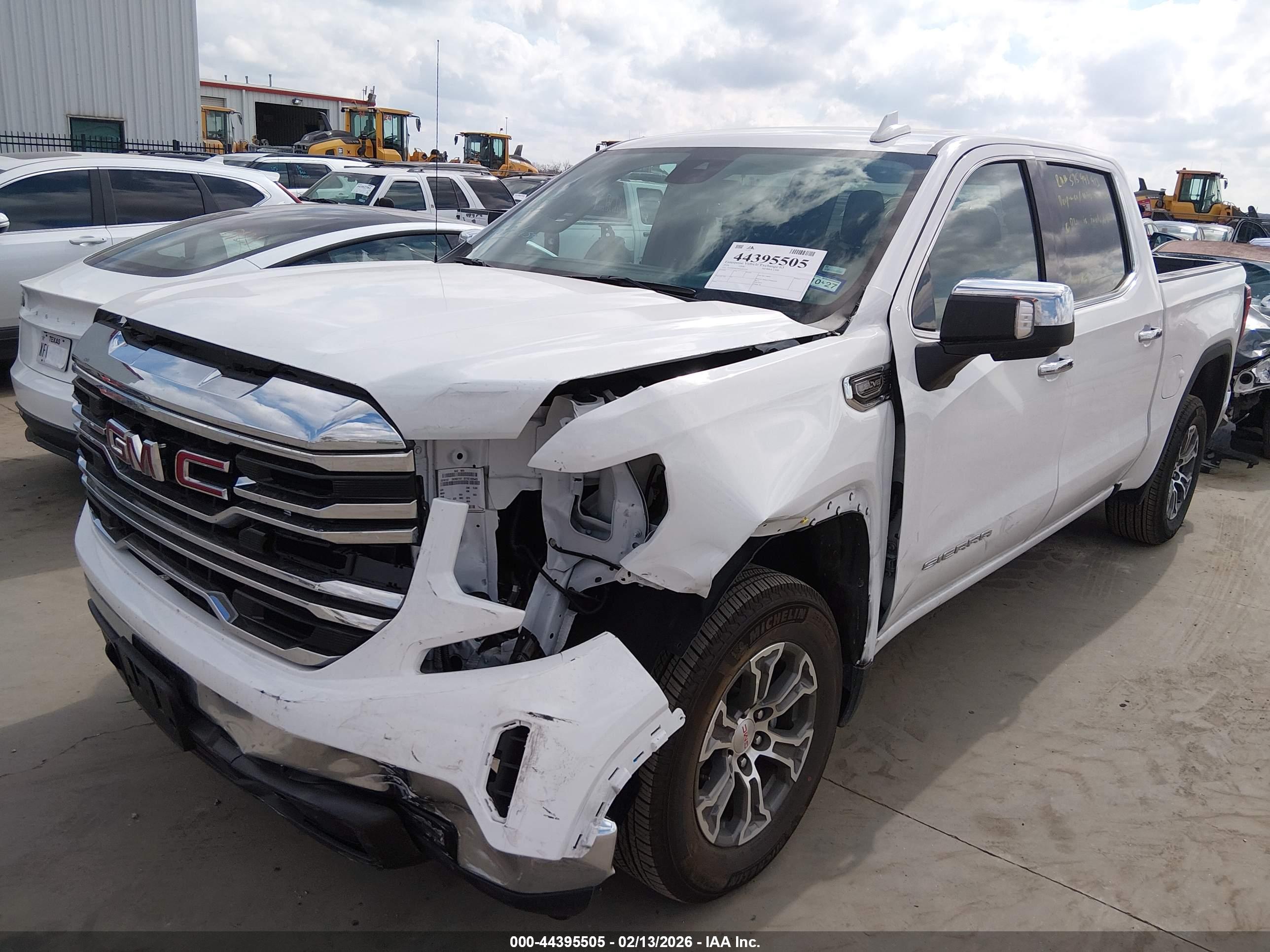 GMC SIERRA image 2