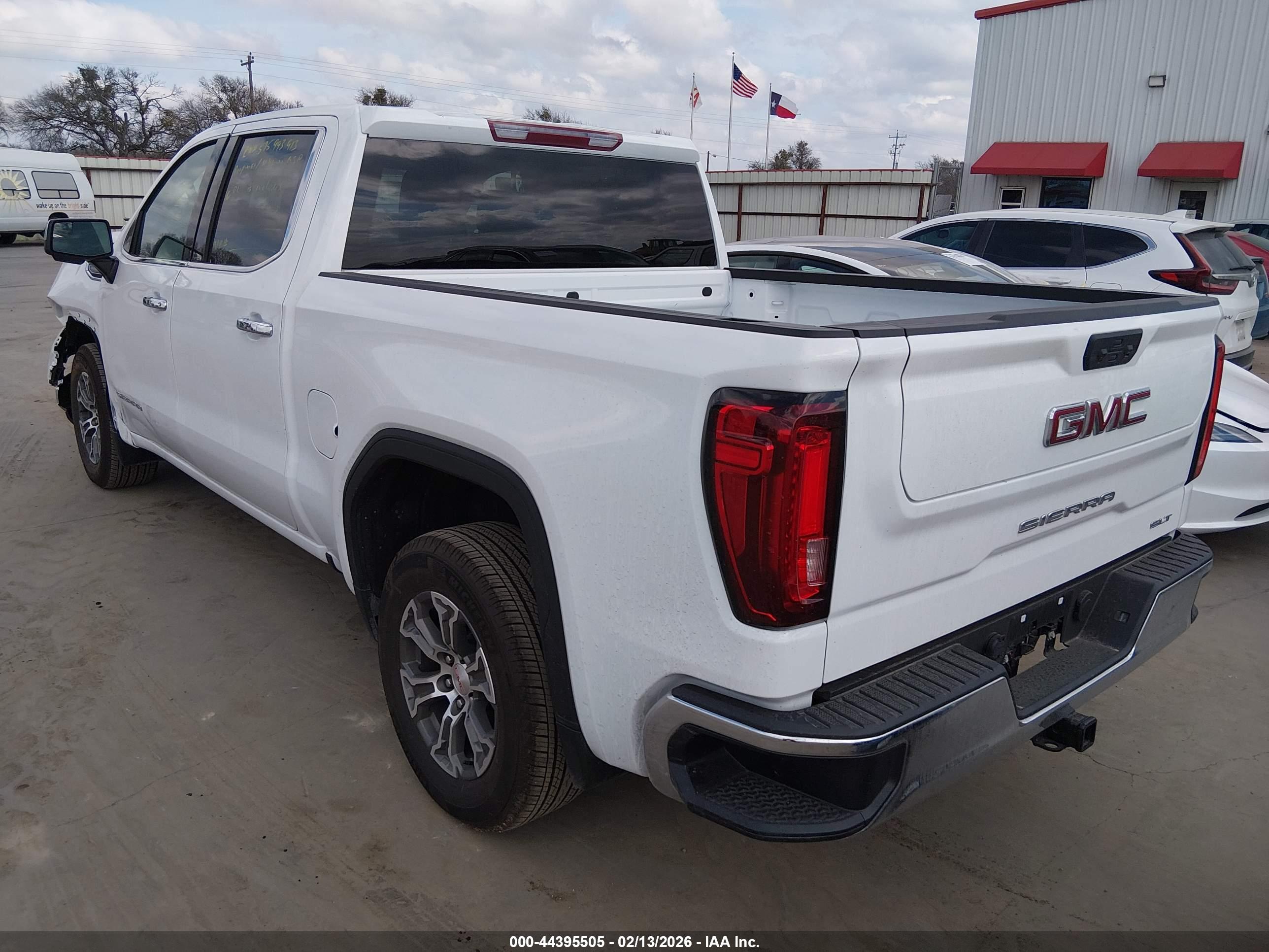 GMC SIERRA image 3