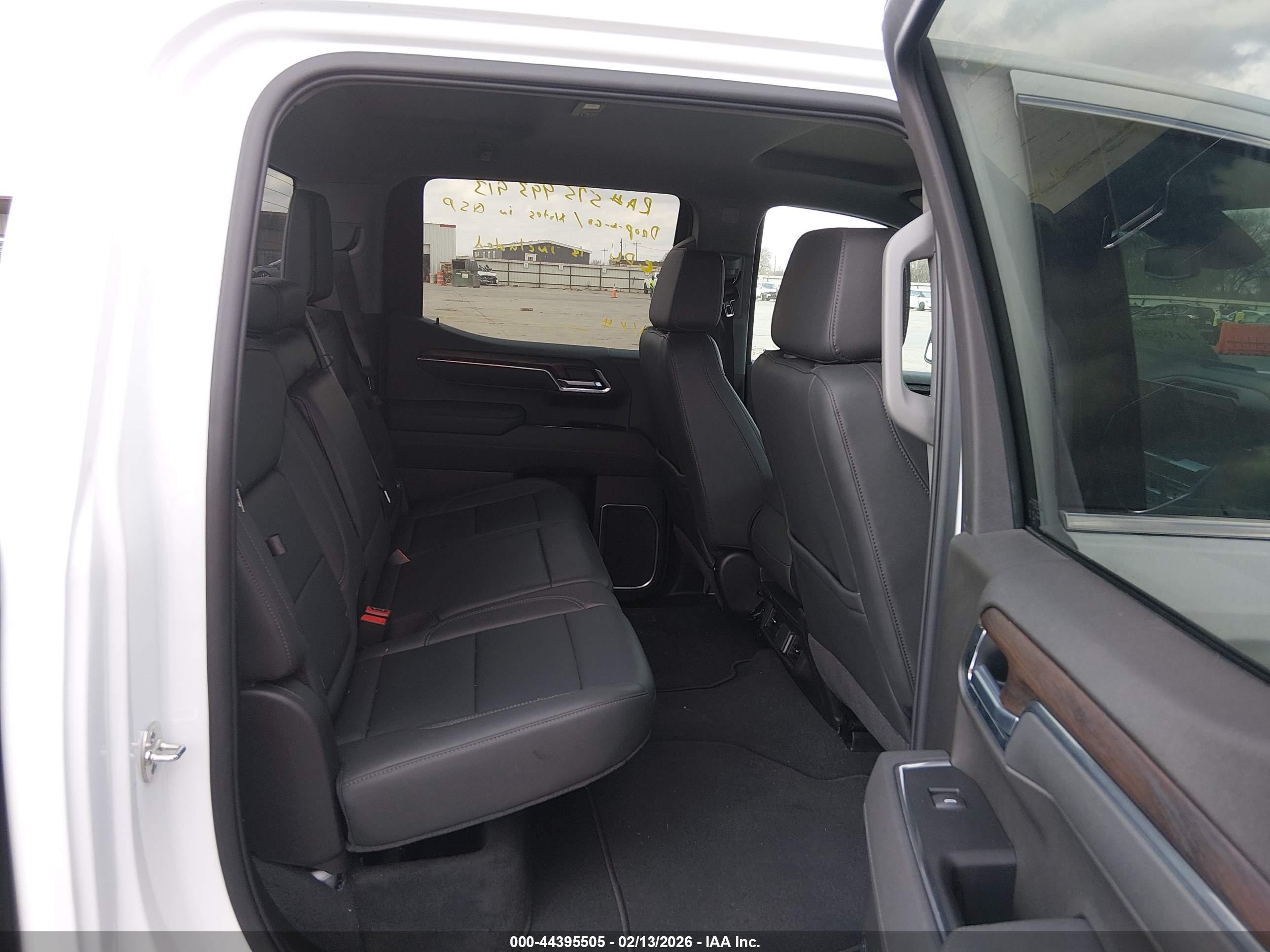 GMC SIERRA image 8