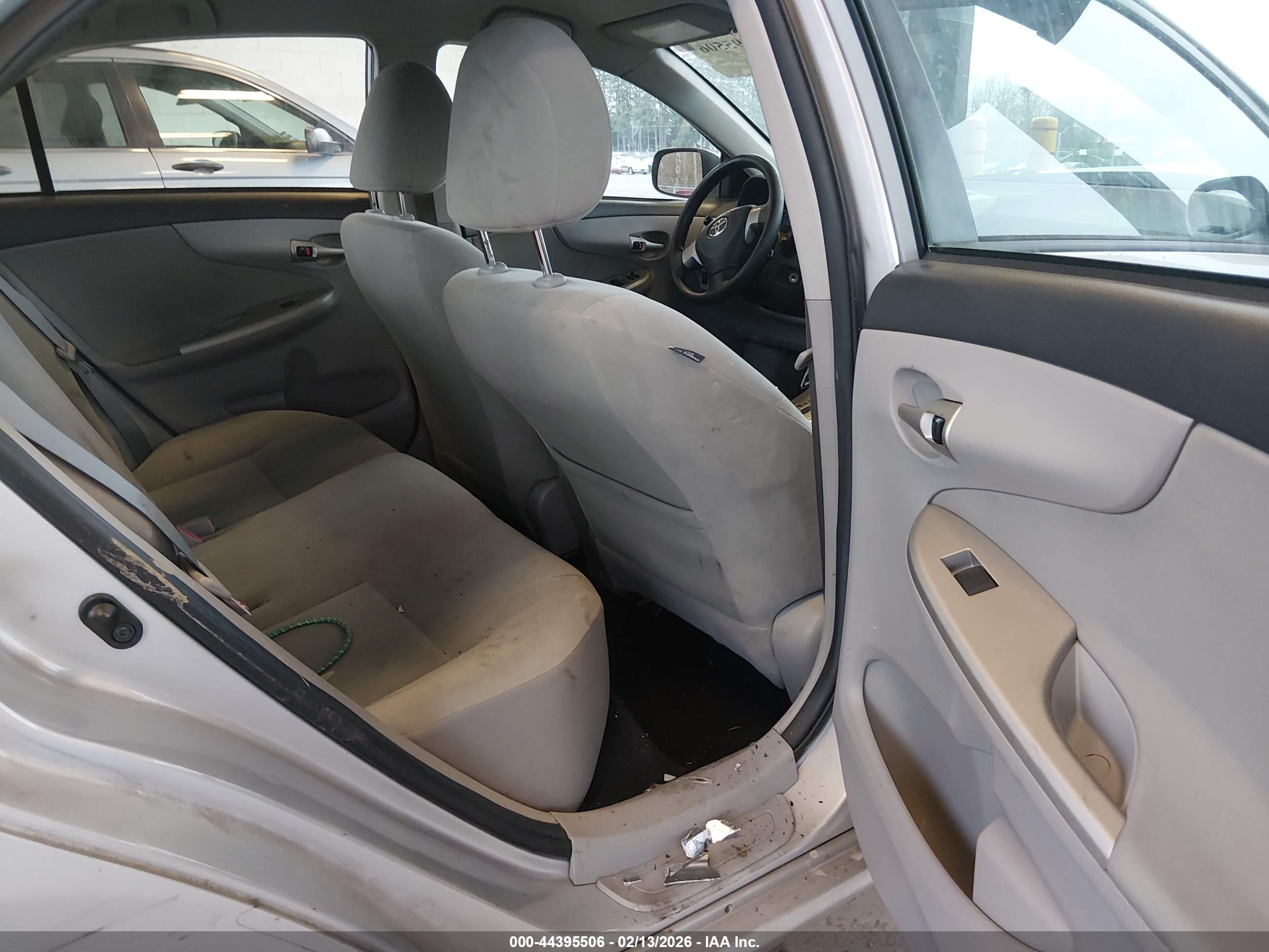 TOYOTA COROLLA image 8