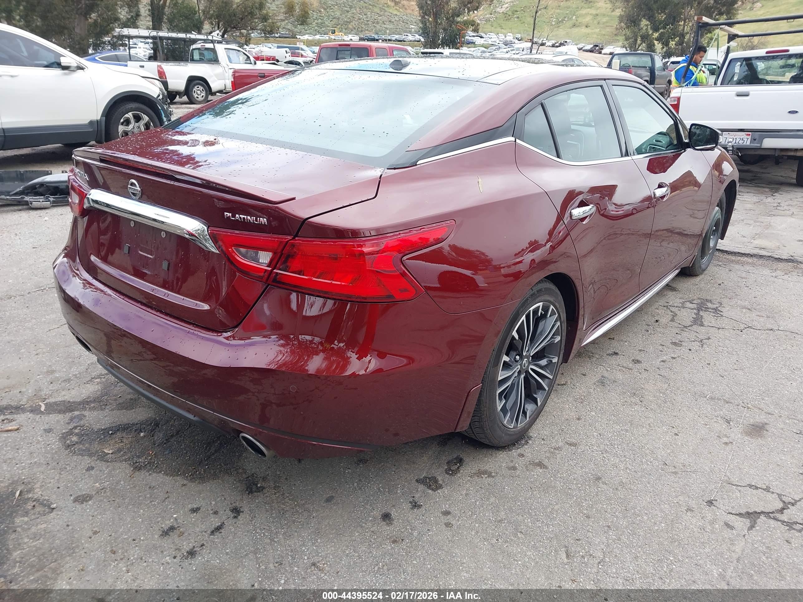 NISSAN MAXIMA image 4