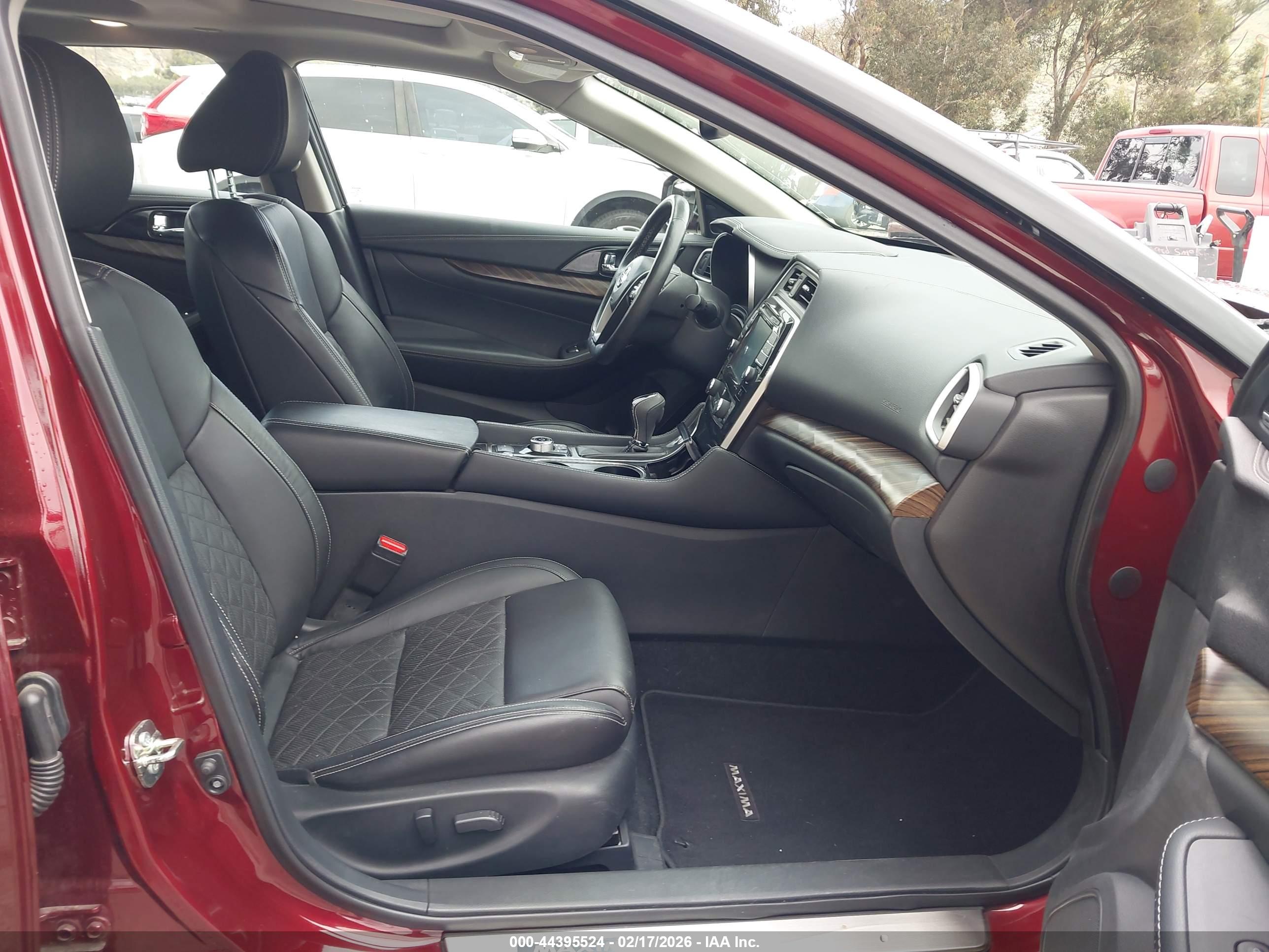 NISSAN MAXIMA image 5