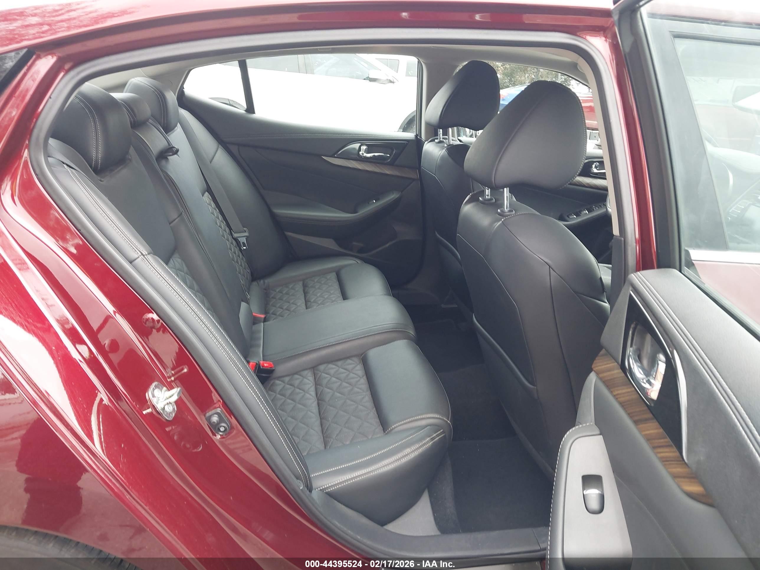 NISSAN MAXIMA image 8