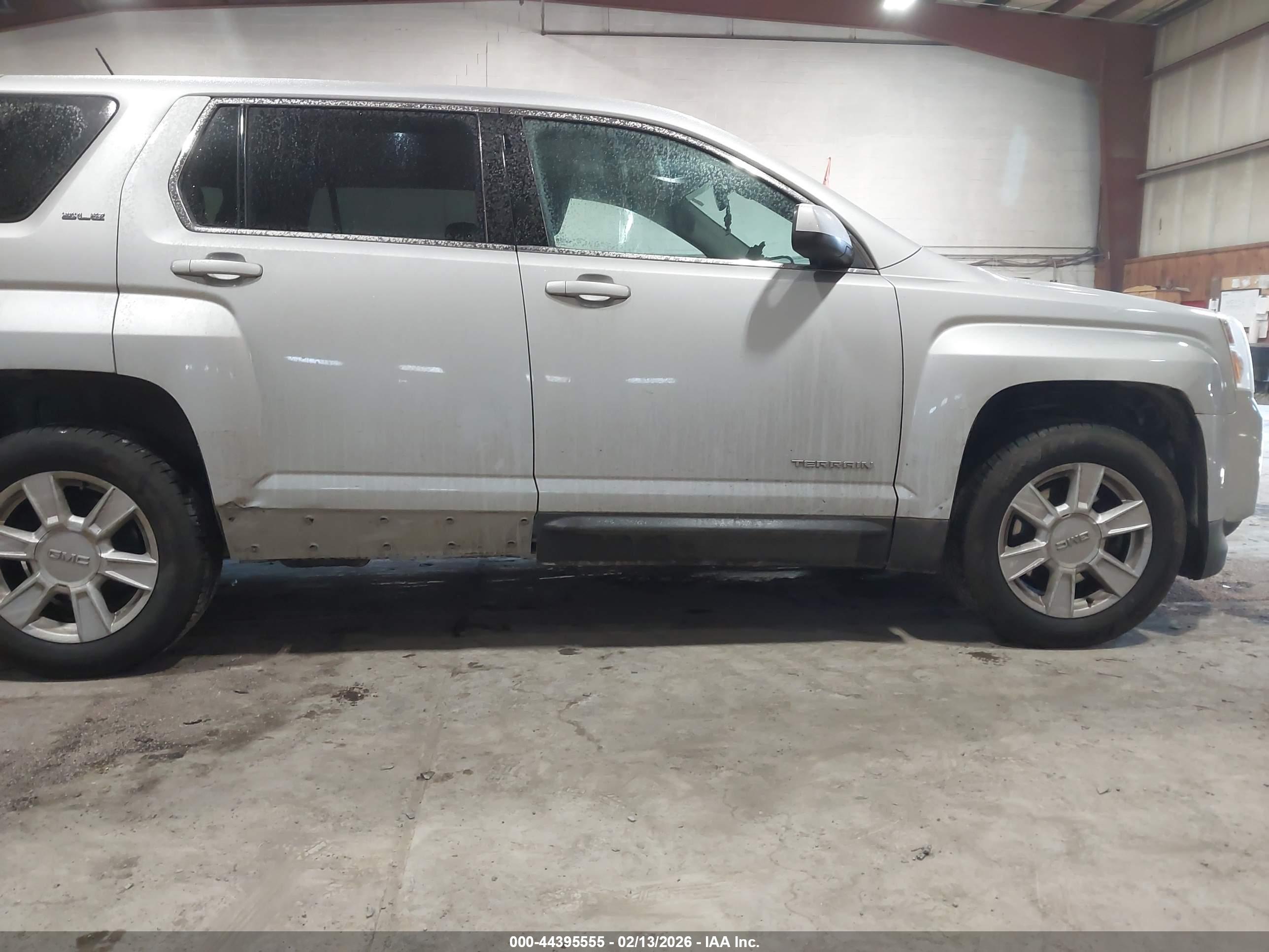 GMC TERRAIN image 6