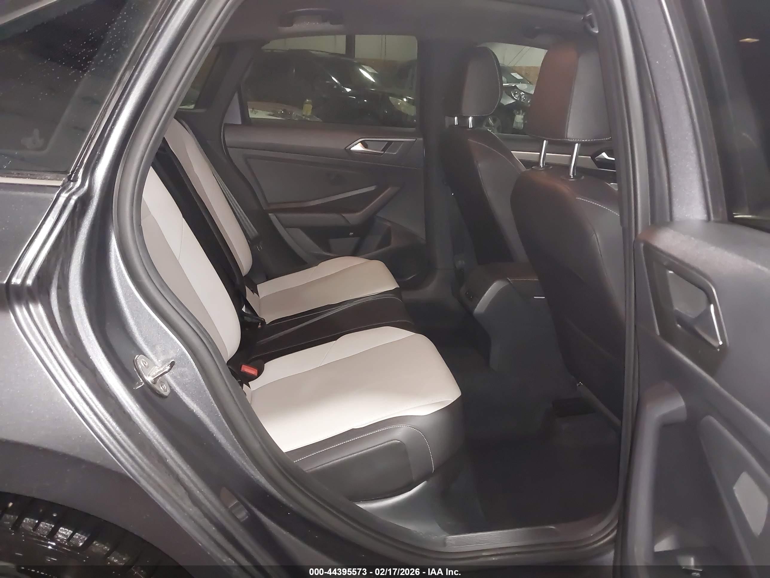 VOLKSWAGEN JETTA image 8
