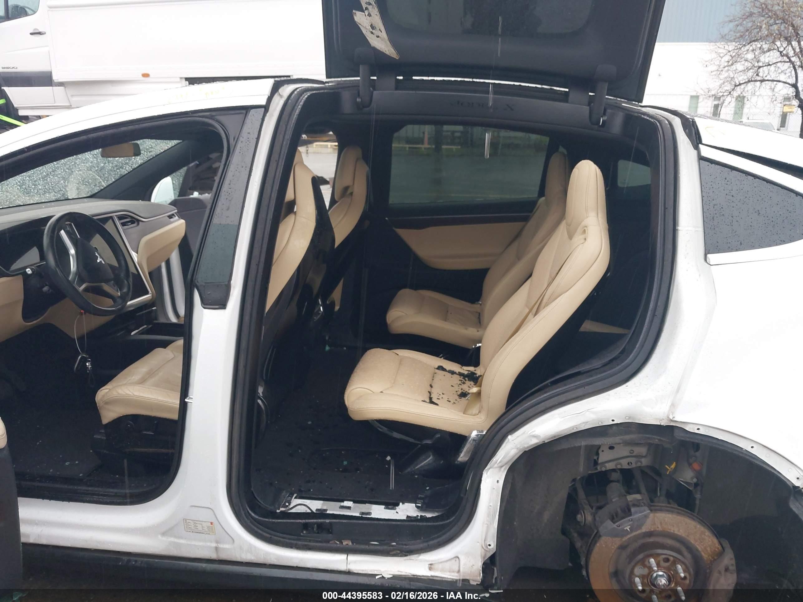 TESLA MODEL image 8