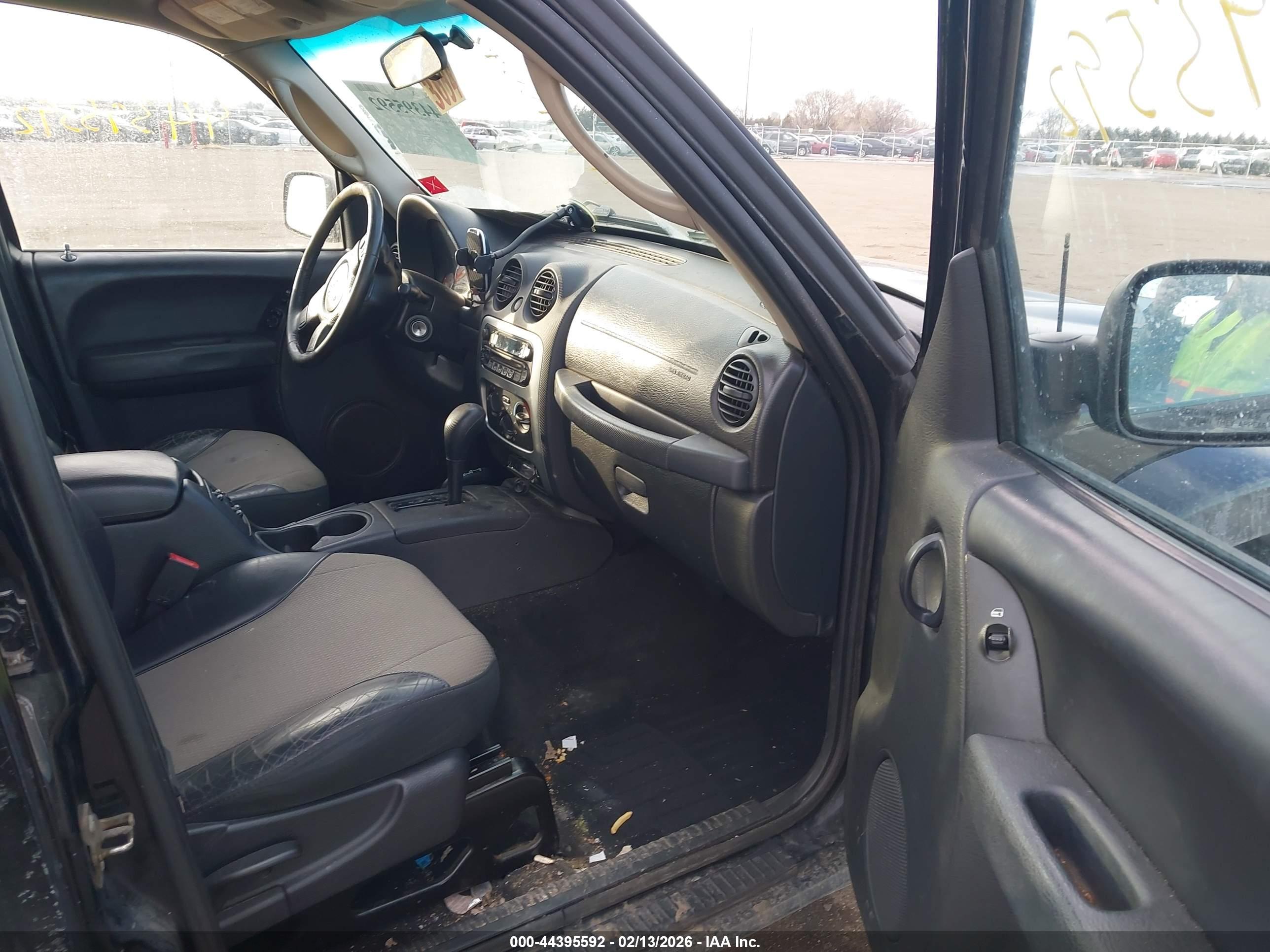 JEEP LIBERTY image 5