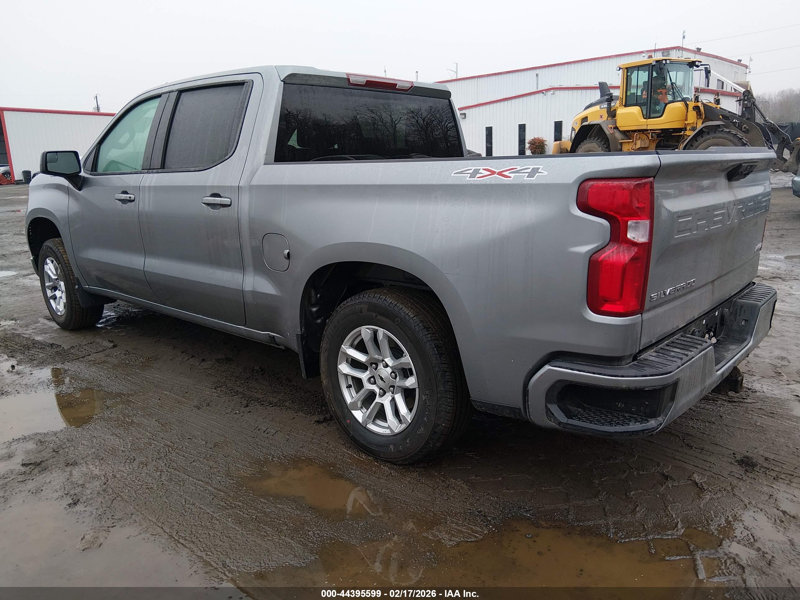 CHEVROLET SILVERADO image 3