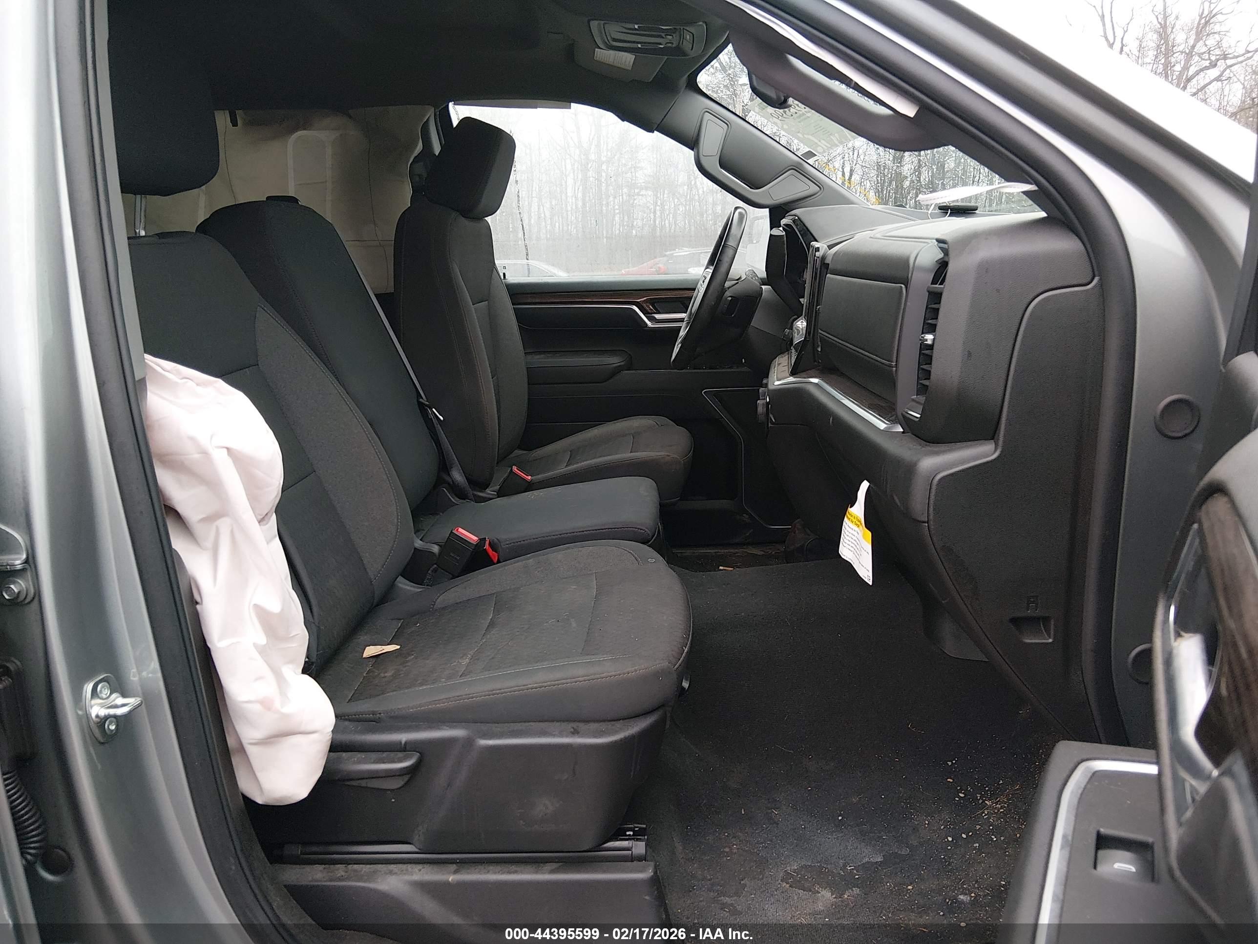 CHEVROLET SILVERADO image 5