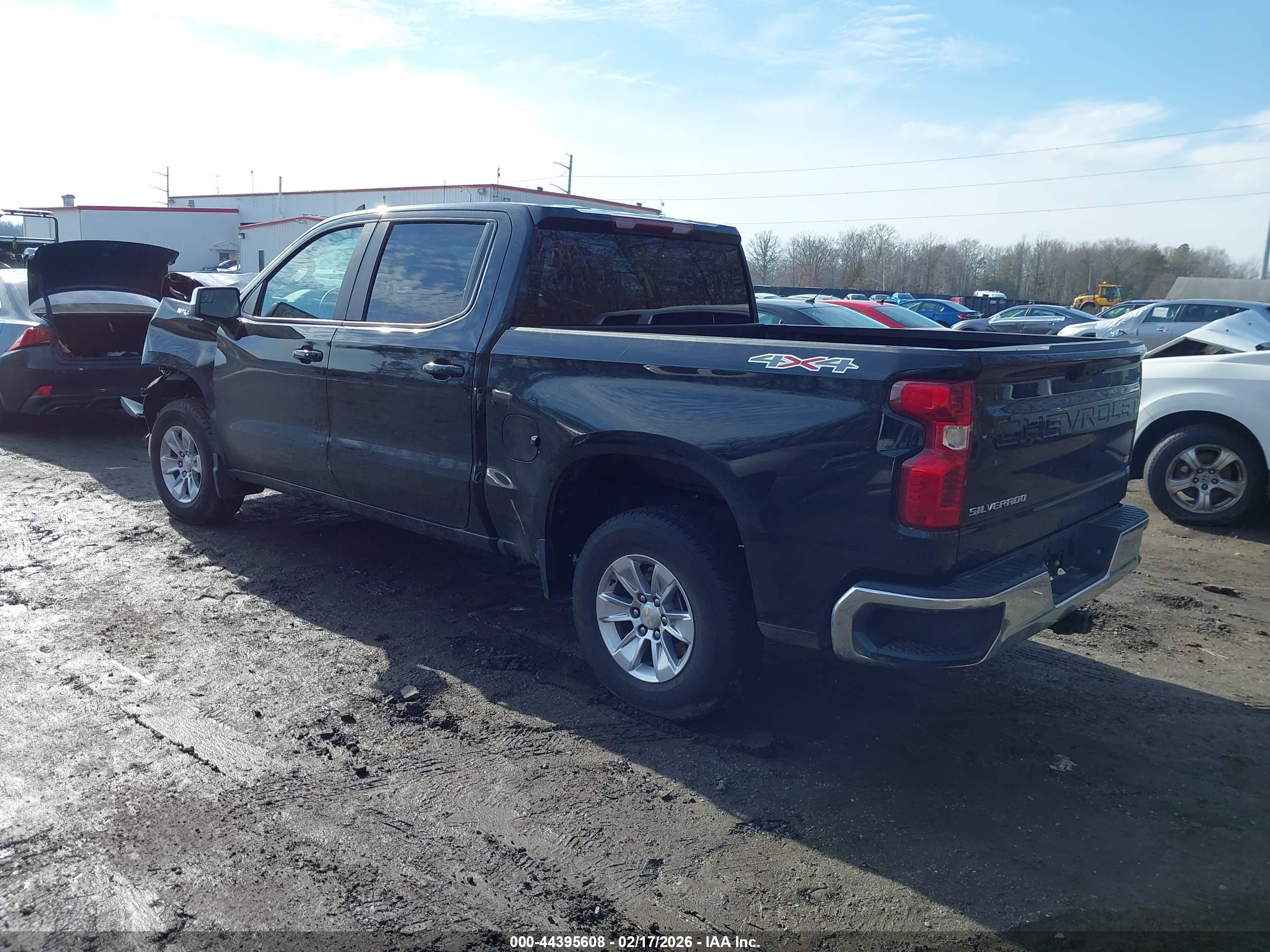 CHEVROLET SILVERADO image 3