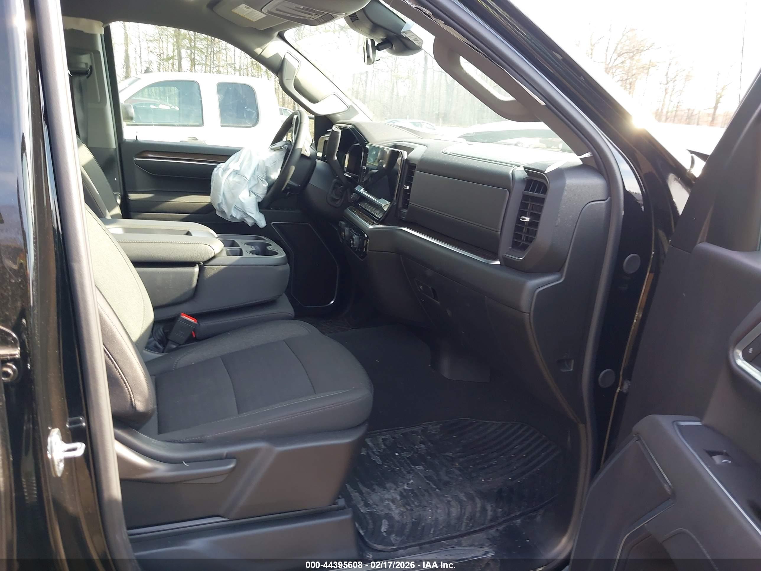 CHEVROLET SILVERADO image 5