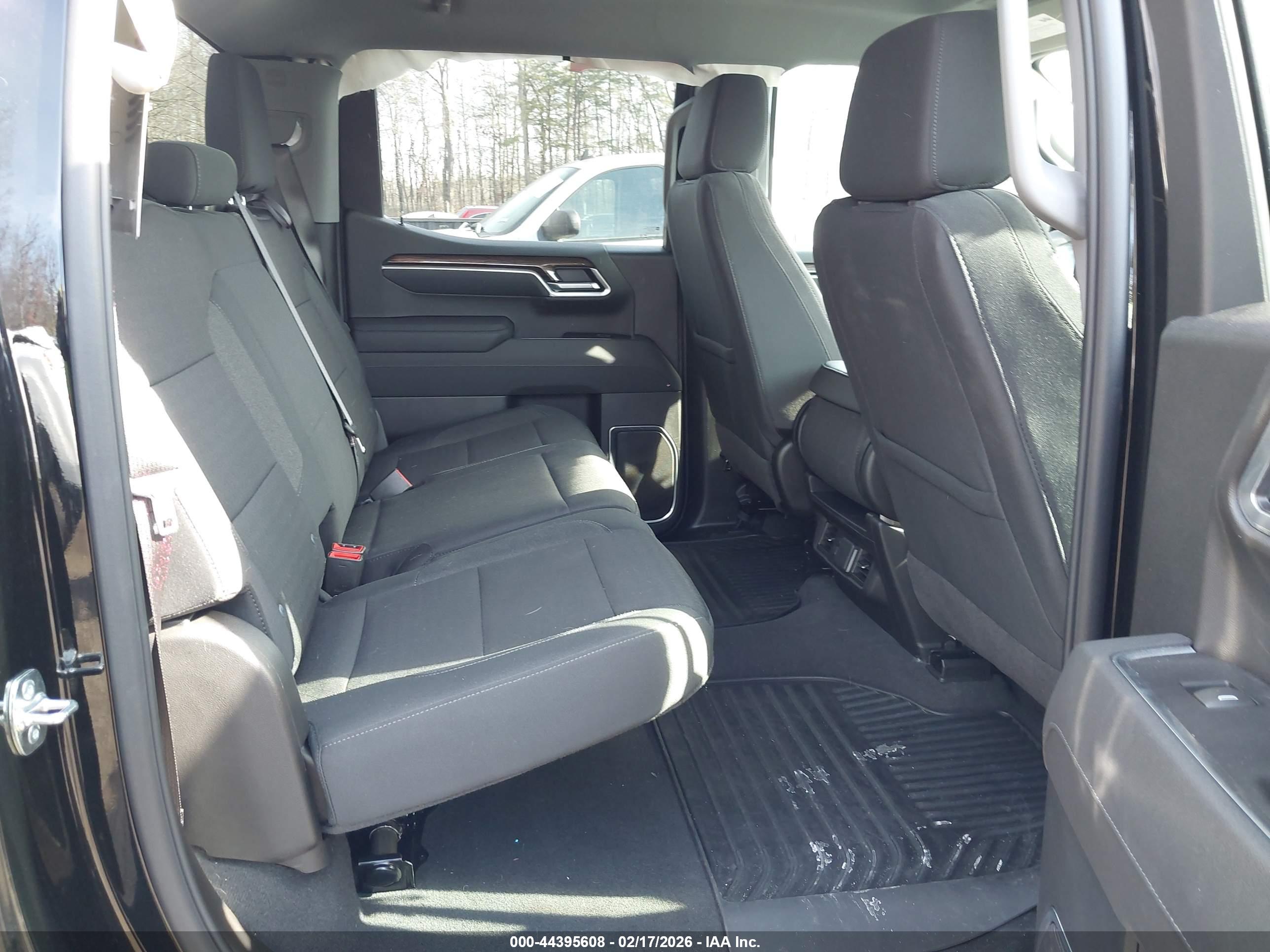 CHEVROLET SILVERADO image 8