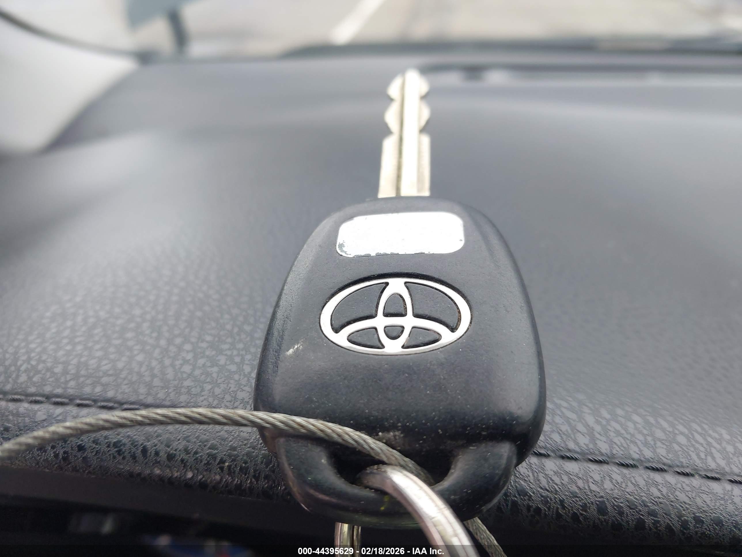 TOYOTA COROLLA image 11