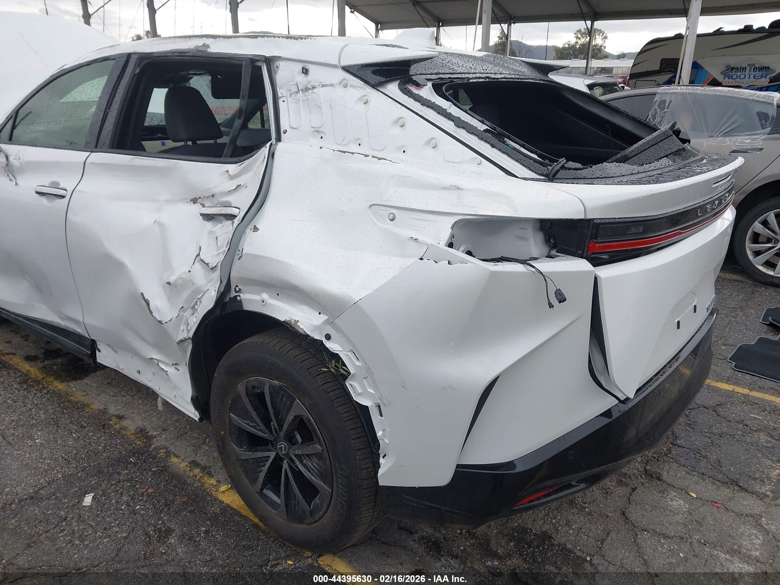 LEXUS RZ image 6