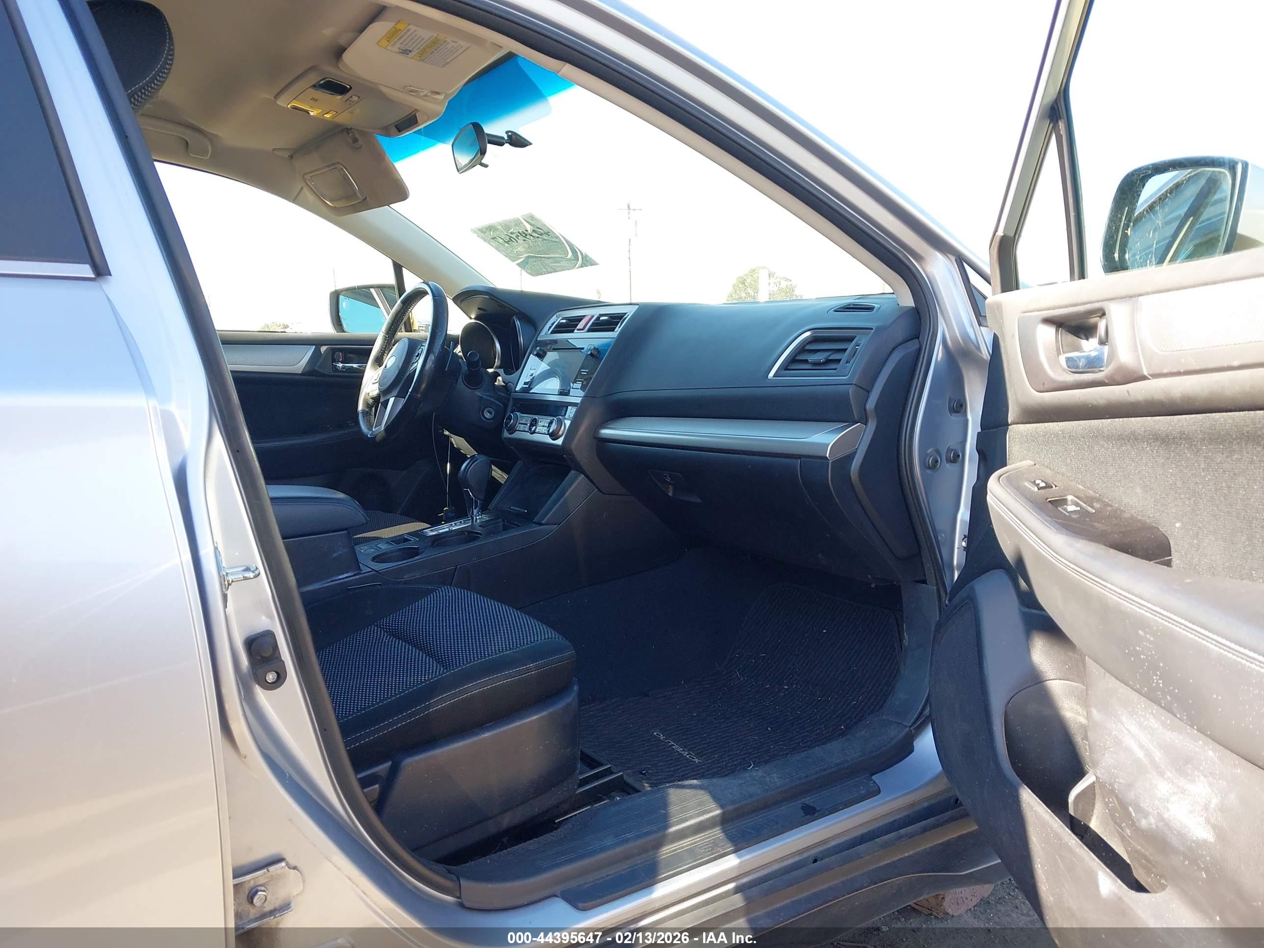 SUBARU OUTBACK image 5