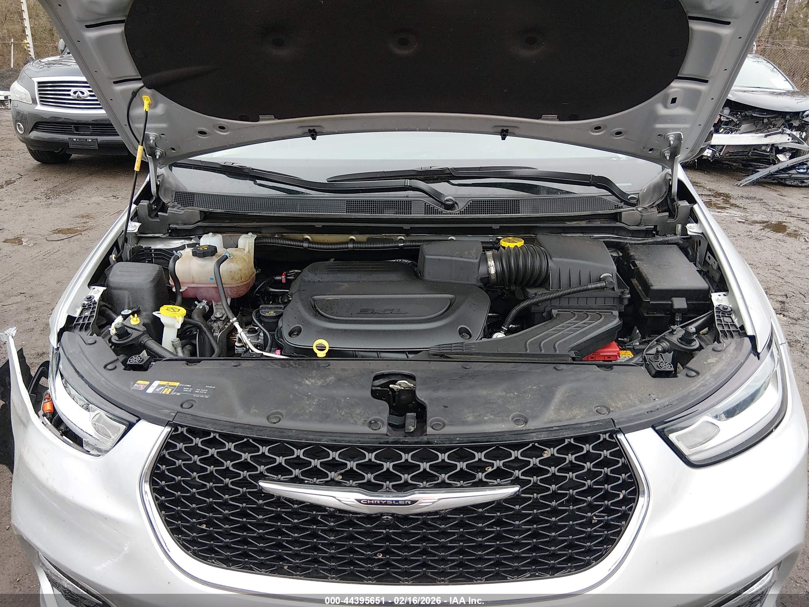 CHRYSLER PACIFICA image 10
