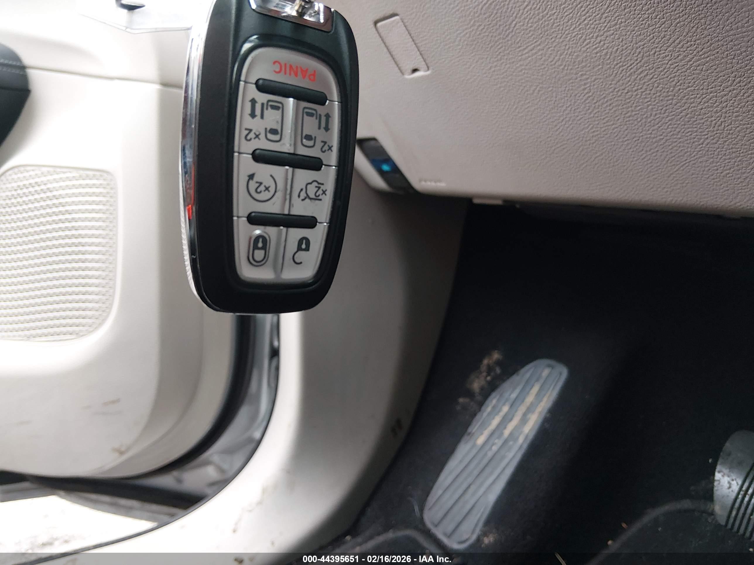 CHRYSLER PACIFICA image 11