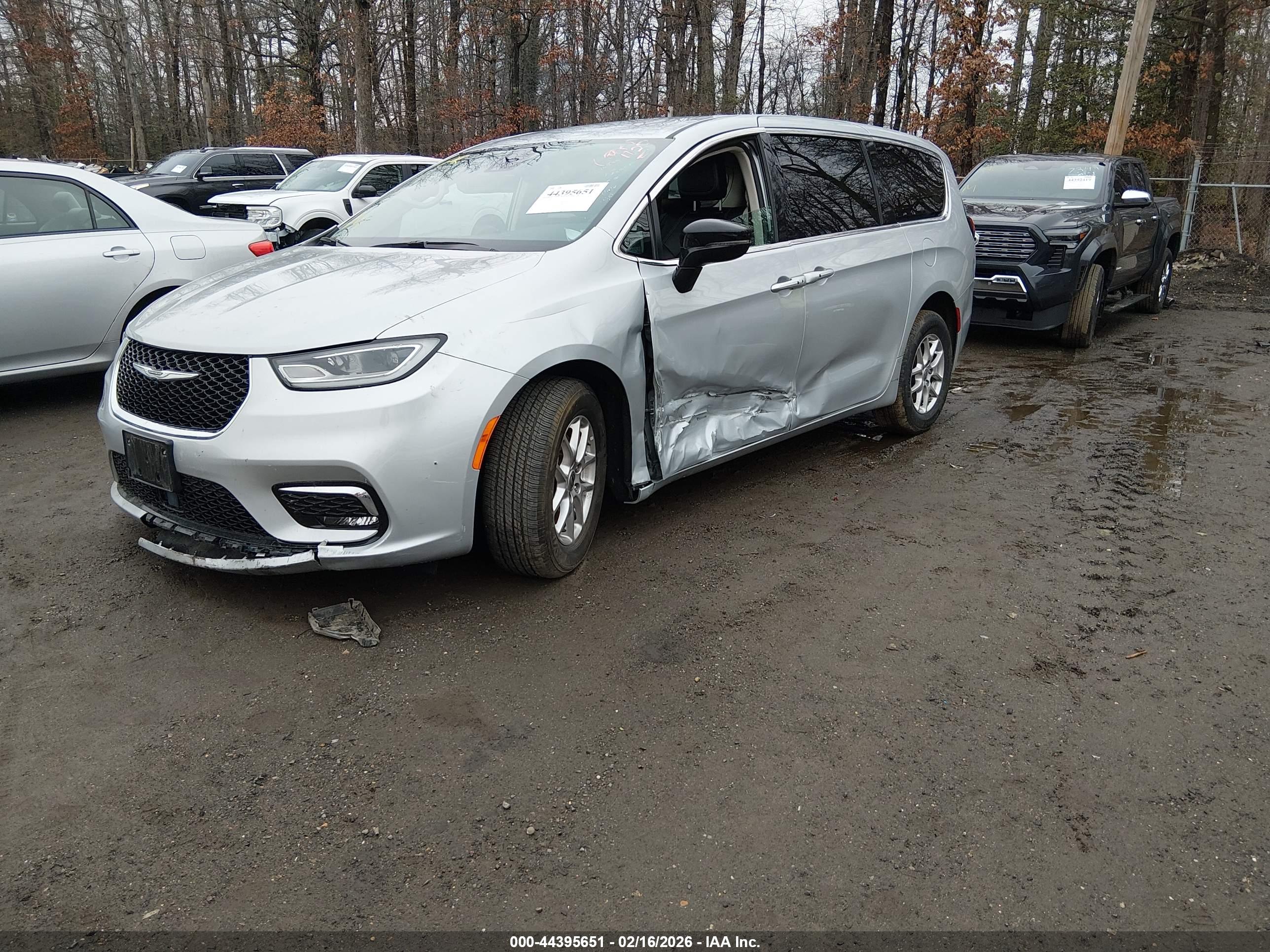CHRYSLER PACIFICA image 2