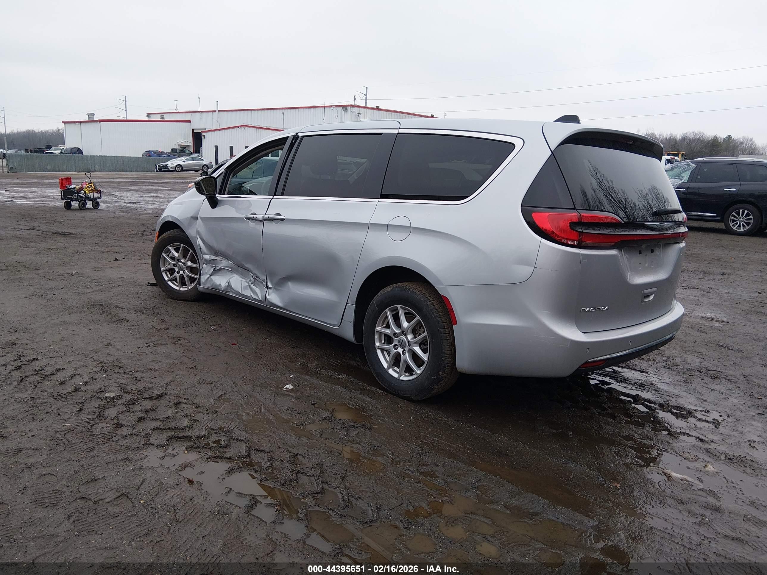 CHRYSLER PACIFICA image 3