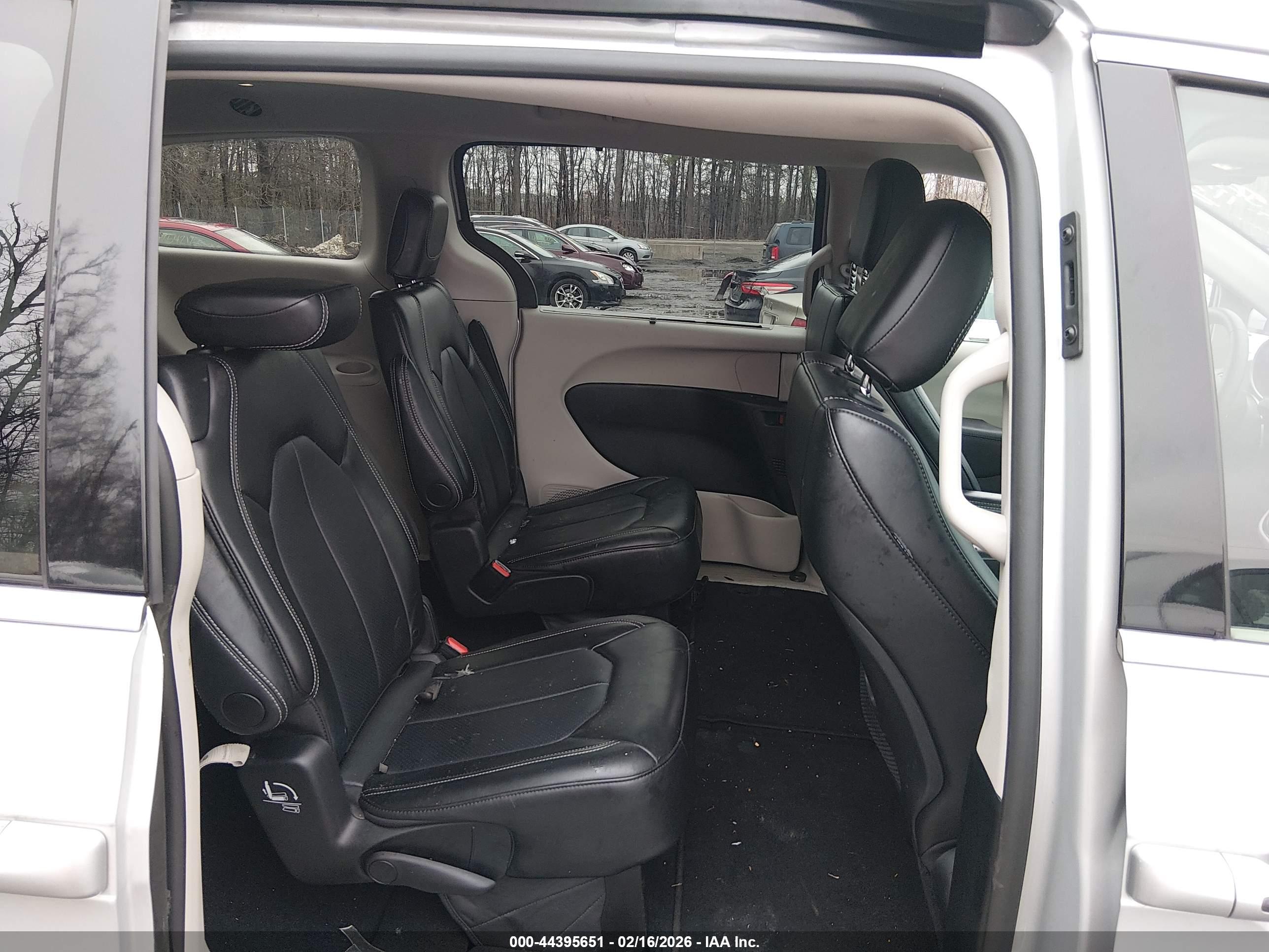 CHRYSLER PACIFICA image 8