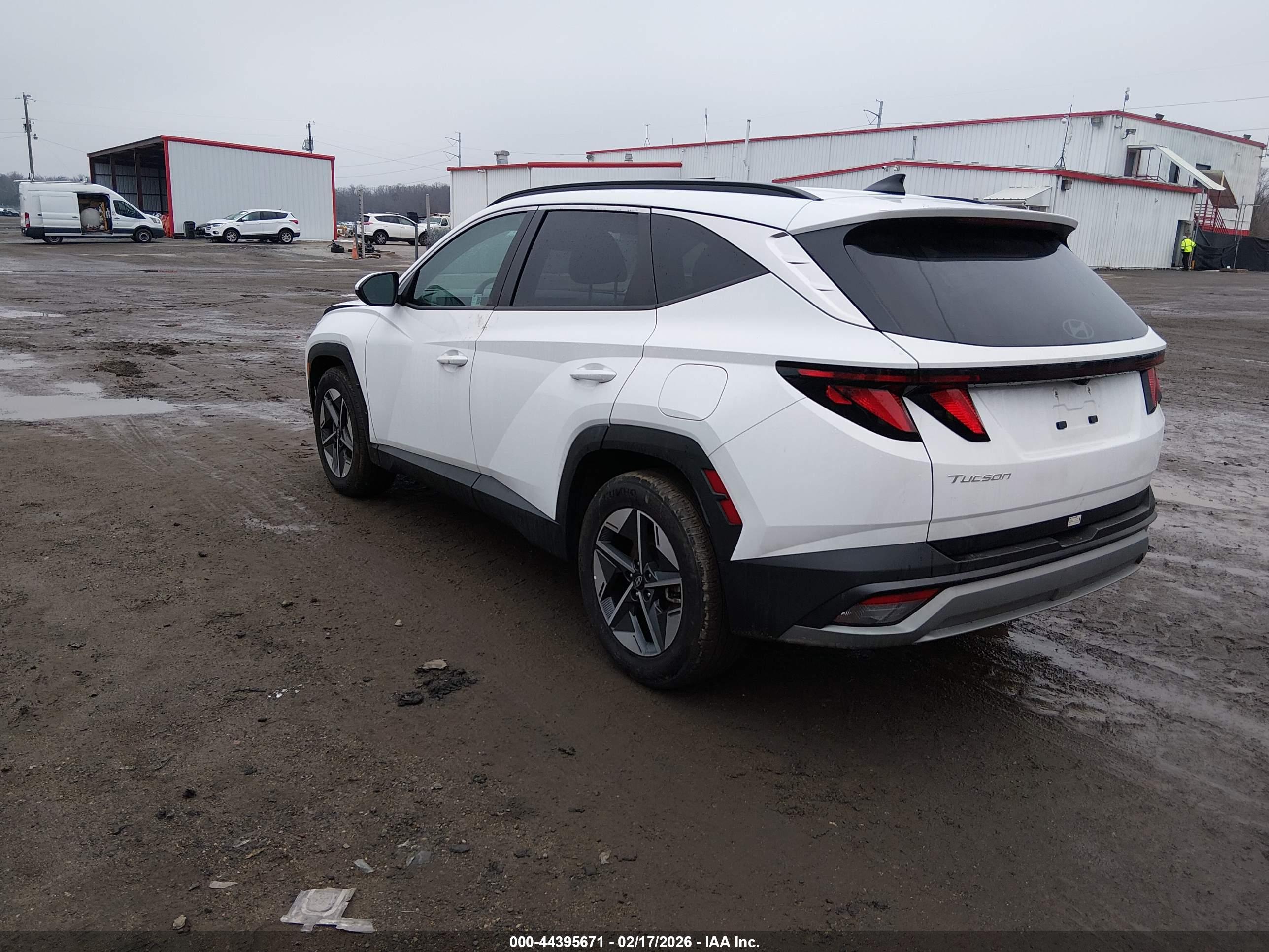 HYUNDAI TUCSON image 3